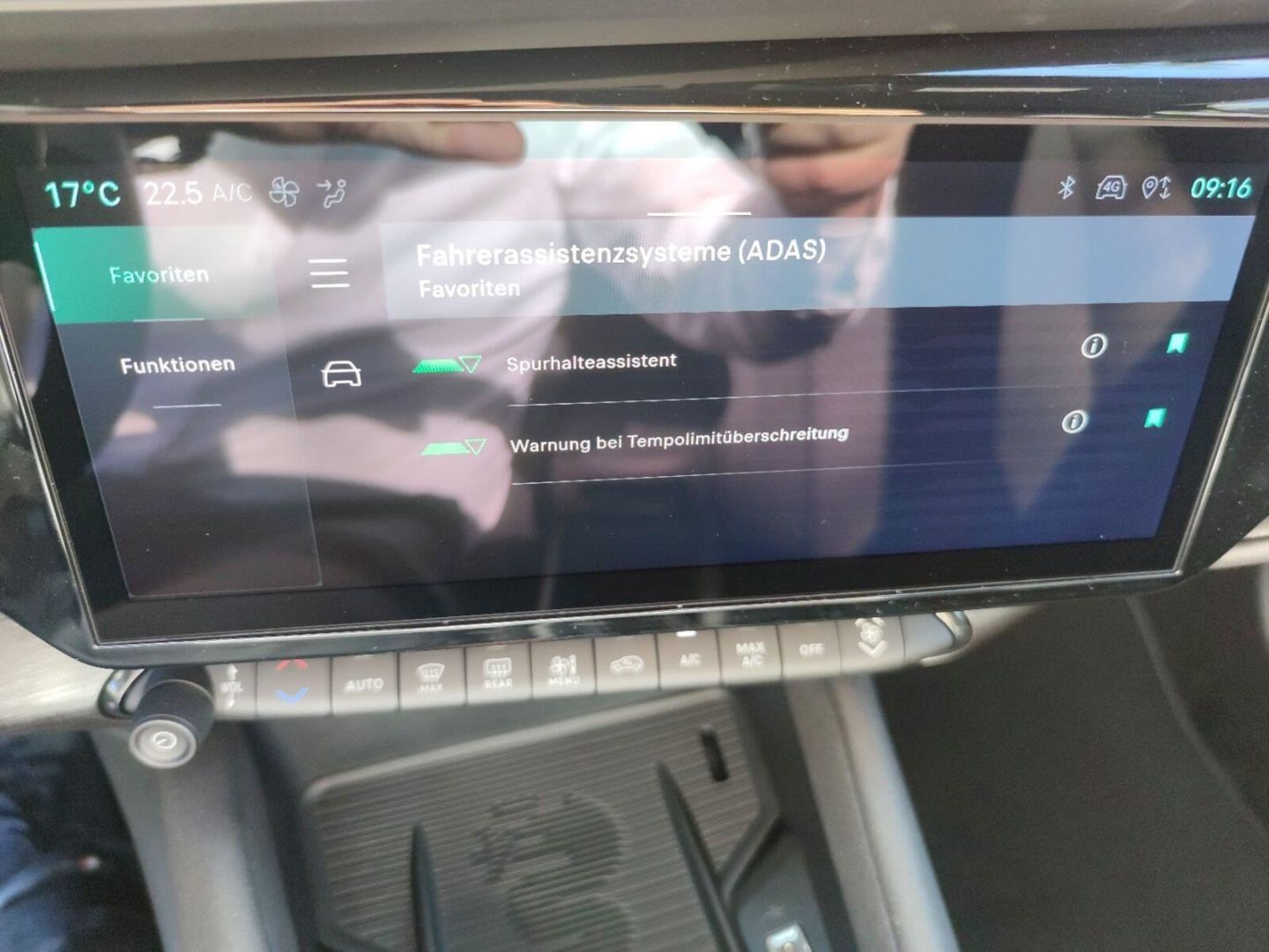 Fahrzeugabbildung Alfa Romeo Junior Elettrica SPECIALE 115kW - Technologie