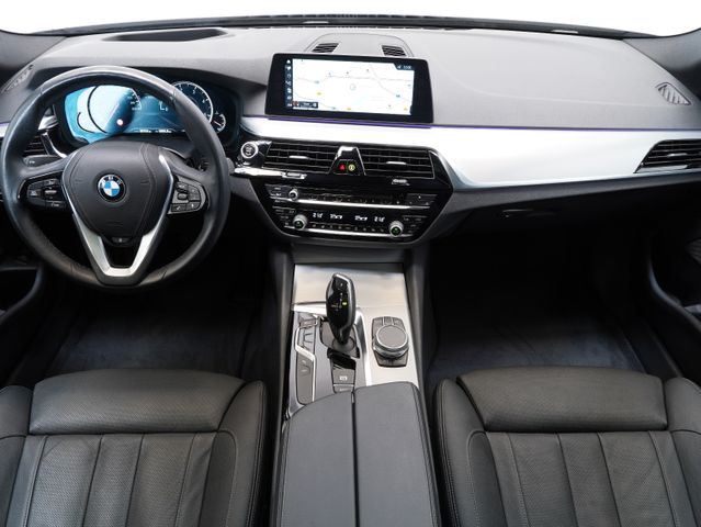 Fahrzeugabbildung BMW 530 d xDrive Touring Sport Line PANO/FERNPARKEN