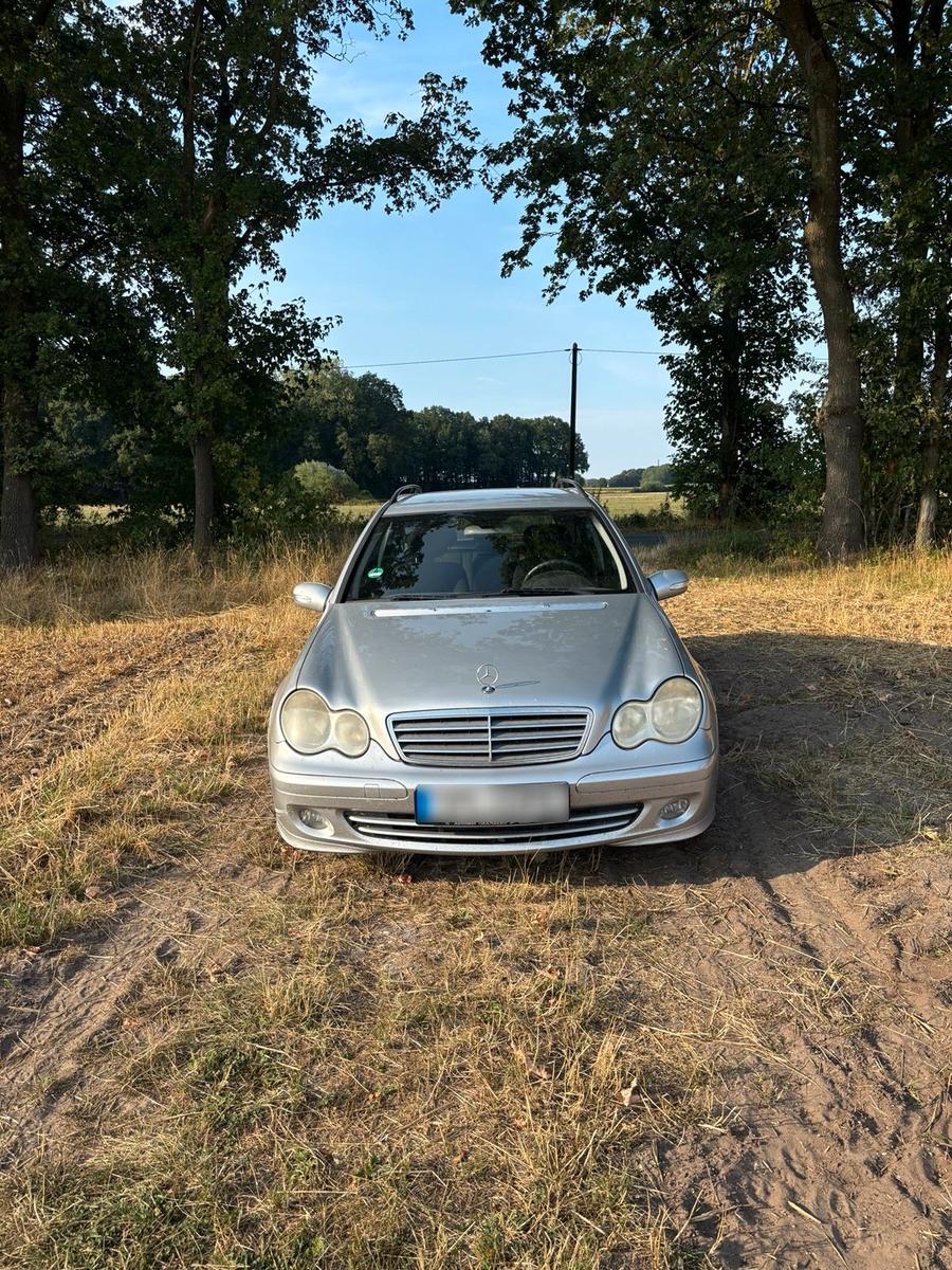 Mercedes-Benz C180 2004 — rear view