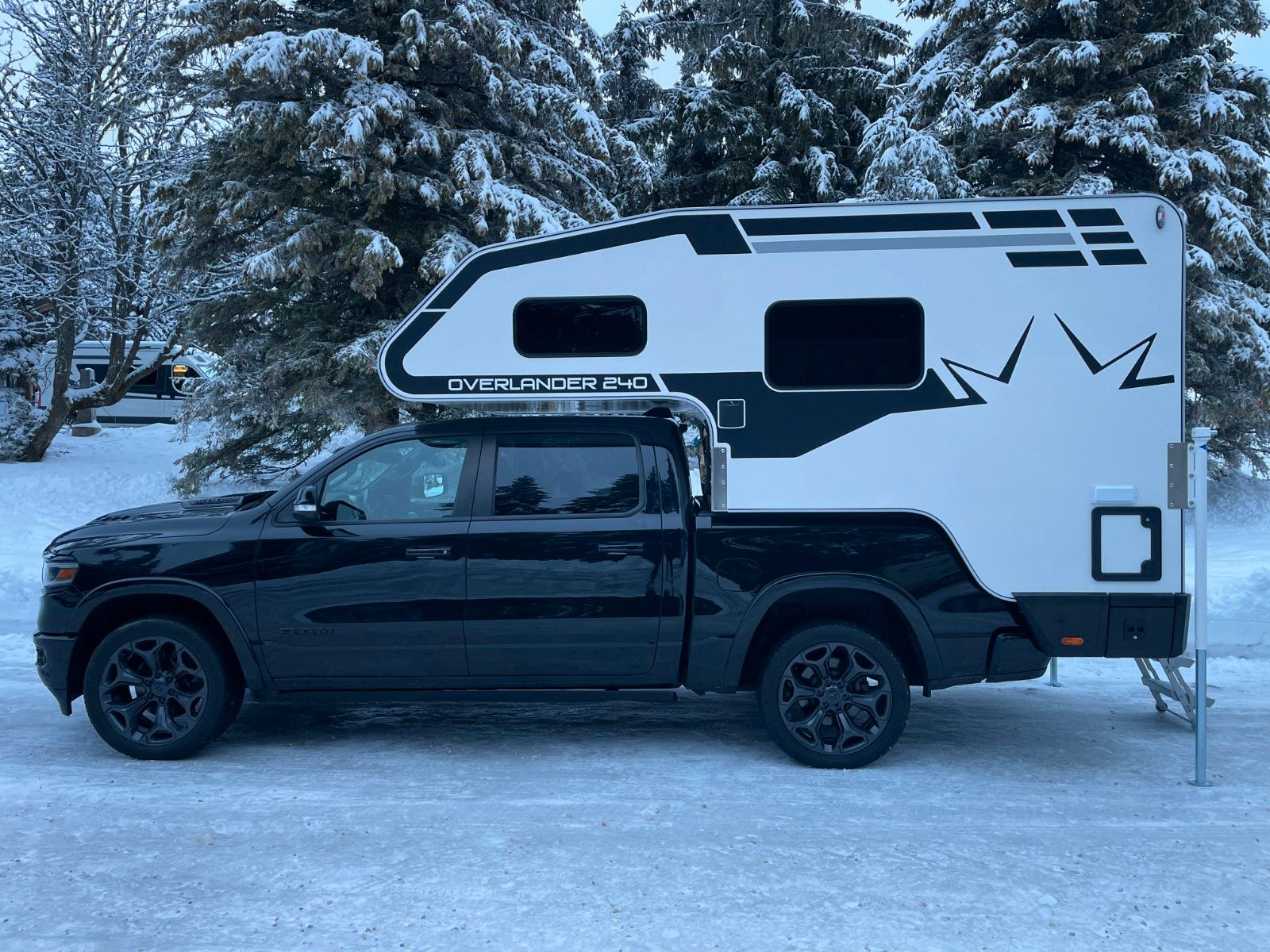 Fahrzeugabbildung Andere OVERLANDER 240