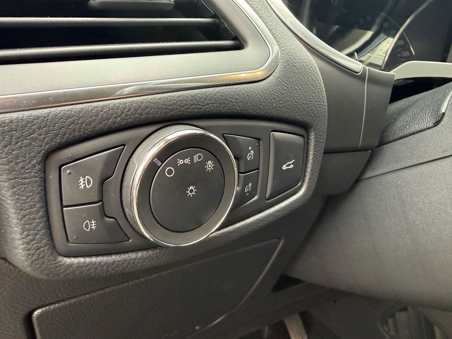 Fahrzeugabbildung Ford S-Max 2.0 EcoBlue Titanium 7-Sitze ACC LED AHK R