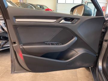 Audi A3 Sportback attraction ultra*2. Hand*Navi*Xenon