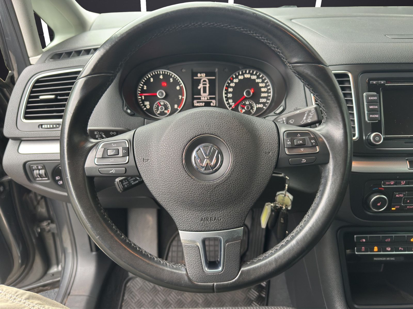 Fahrzeugabbildung Volkswagen Sharan Comfortline BMT/6 Sitze/Standheizung/Cam