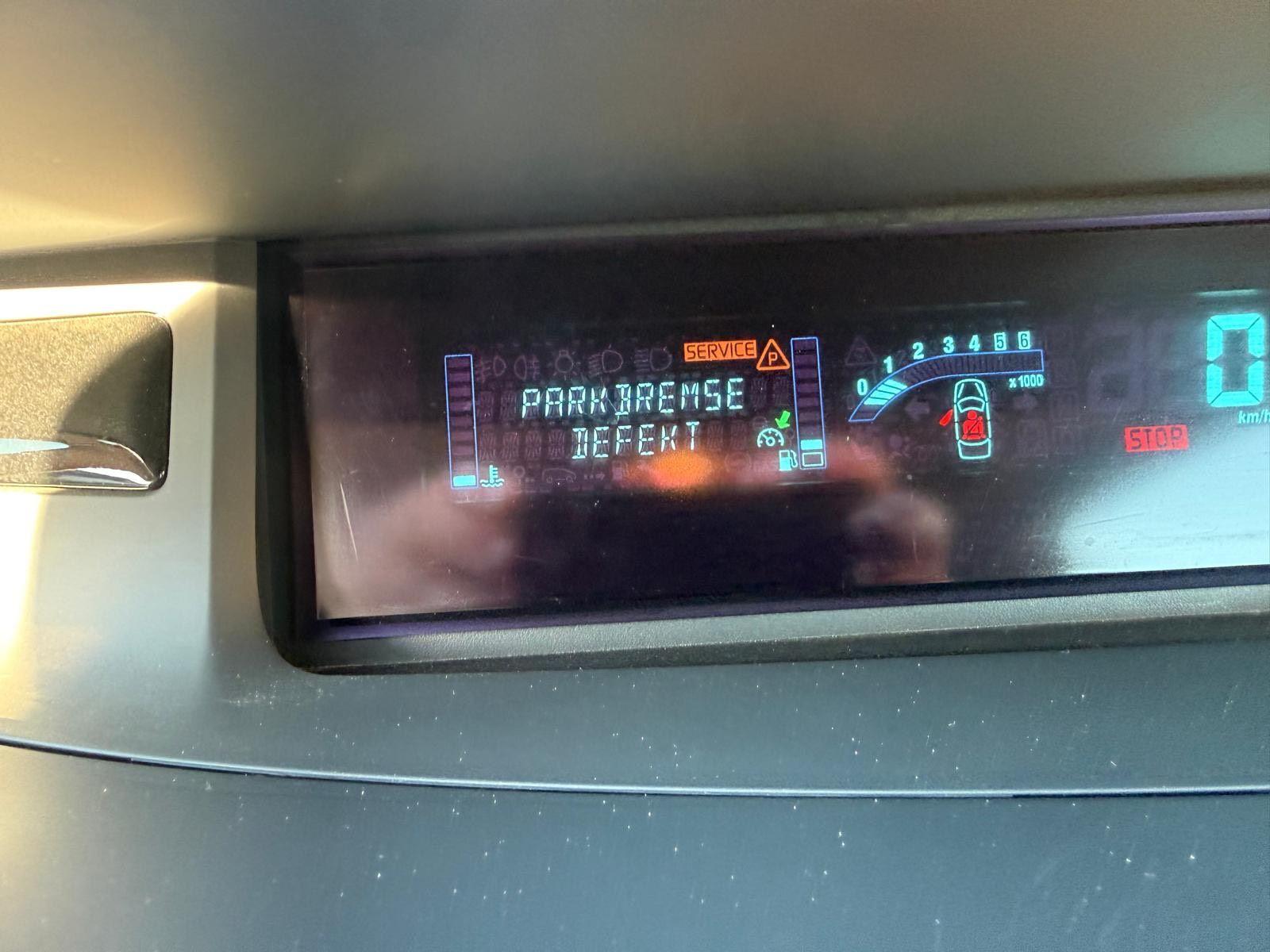 Renault Espace 2011 — photo 13