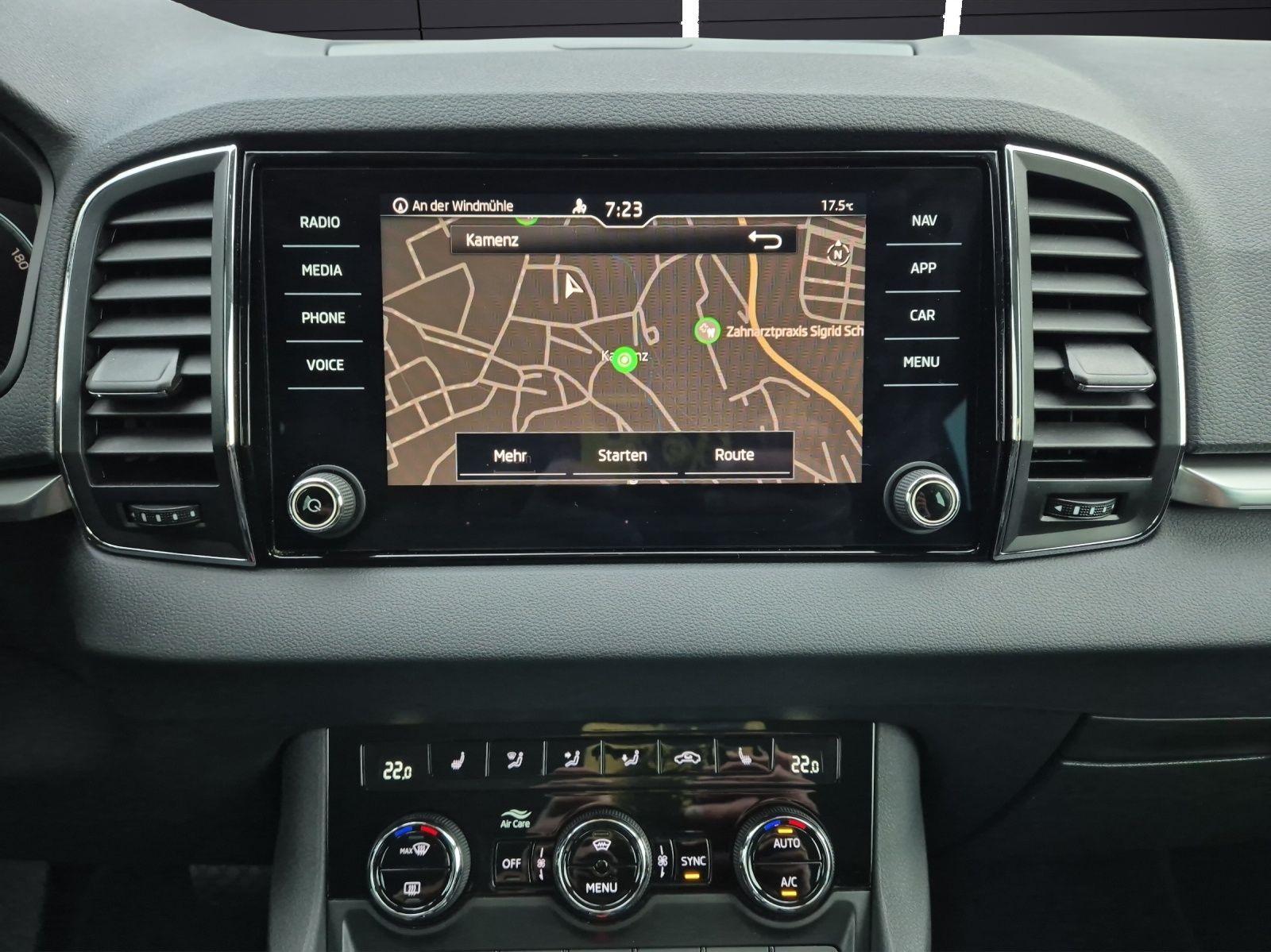 Fahrzeugabbildung SKODA Karoq TSI Tour DSG LED Navi ACC RFK SH