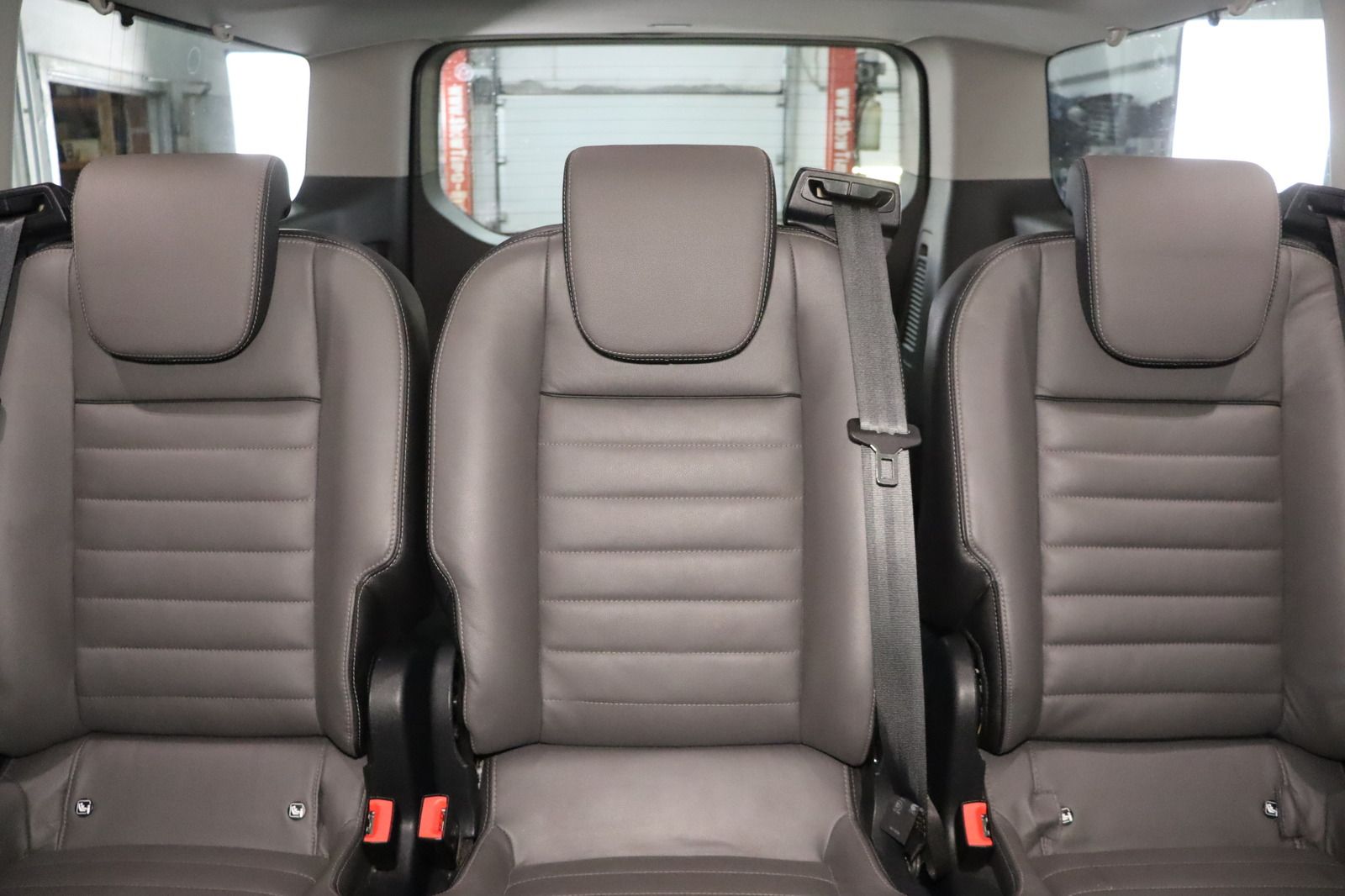 Fahrzeugabbildung Ford Tourneo Custom 2.0 L2 Lang Titanium Black Series
