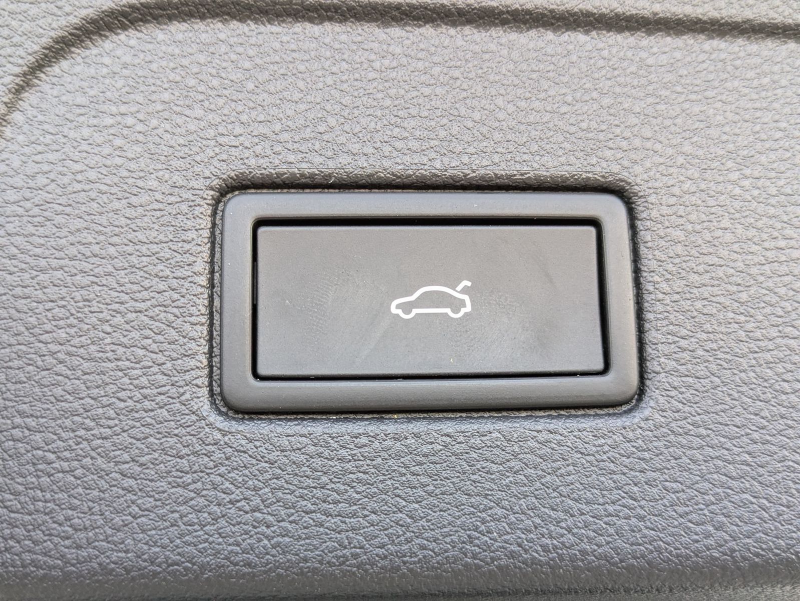 Fahrzeugabbildung Volkswagen Touran 2.0 DSG R-Line High BLACK Pano*7Si*IQ*AHK