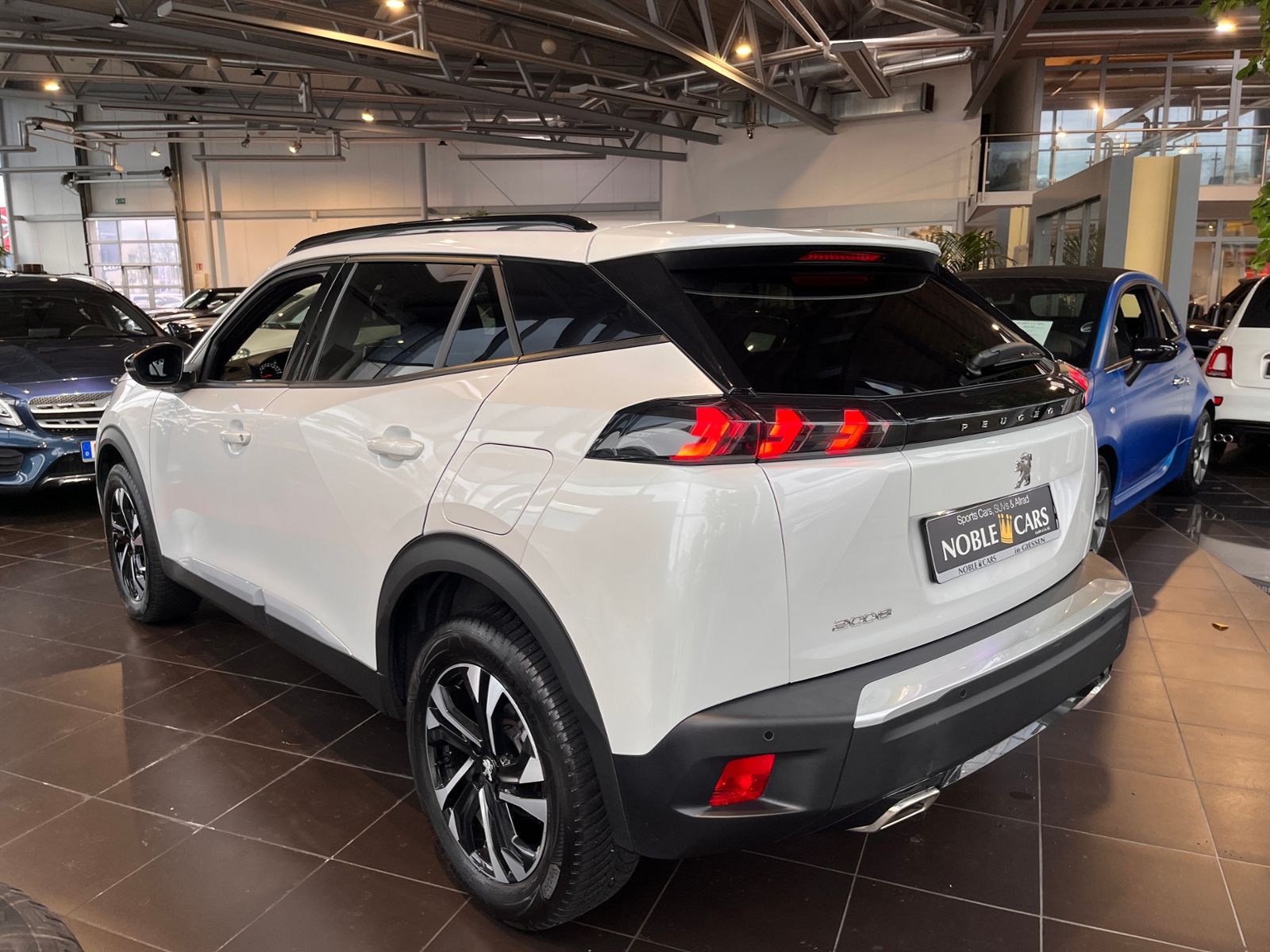Fahrzeugabbildung Peugeot 2008 Allure LED NAV DAB SHZ PDC ALU