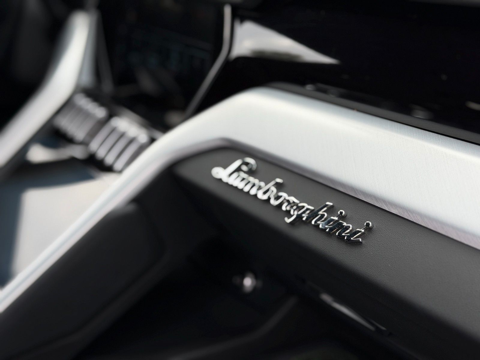 LAMBORGHINI Urus Urus 4.0 V8 Autom. MwSt/23-Zoll/B&amp;O/360°/PANO – Ansicht 40