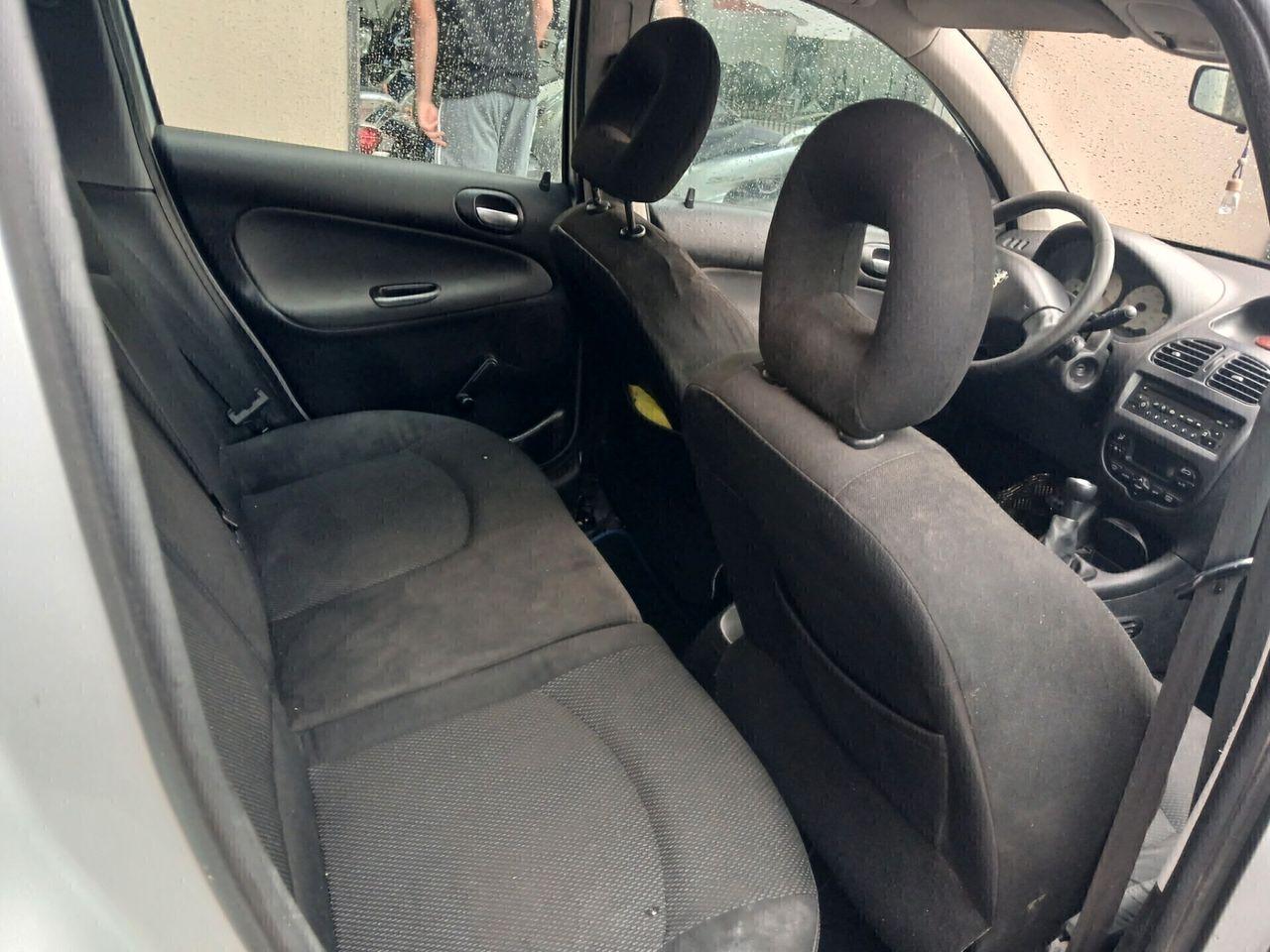 Peugeot  2006 — photo 13