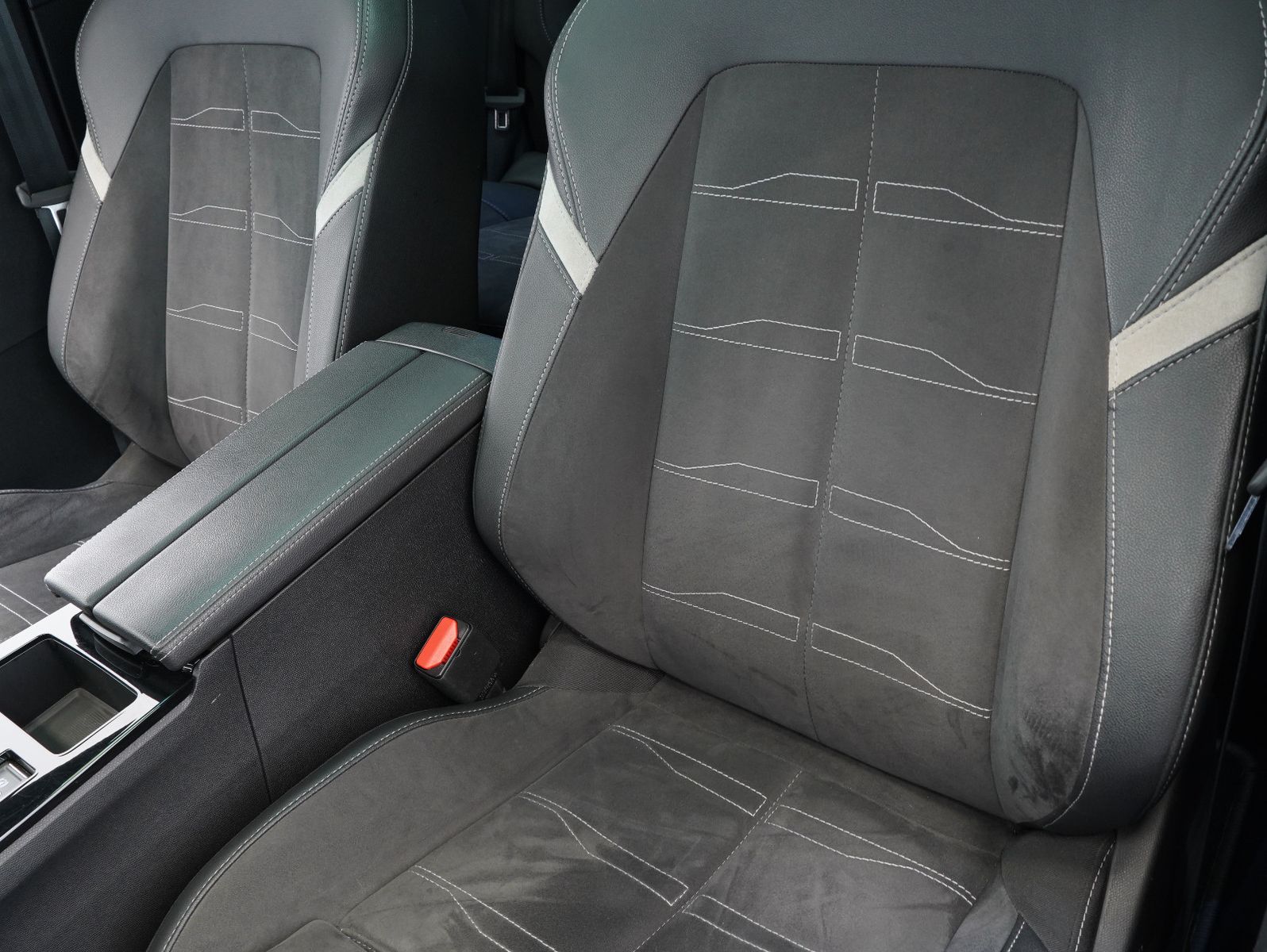 Fahrzeugabbildung Opel Astra L 1.5 Diesel Sports Tourer GS Line PANO