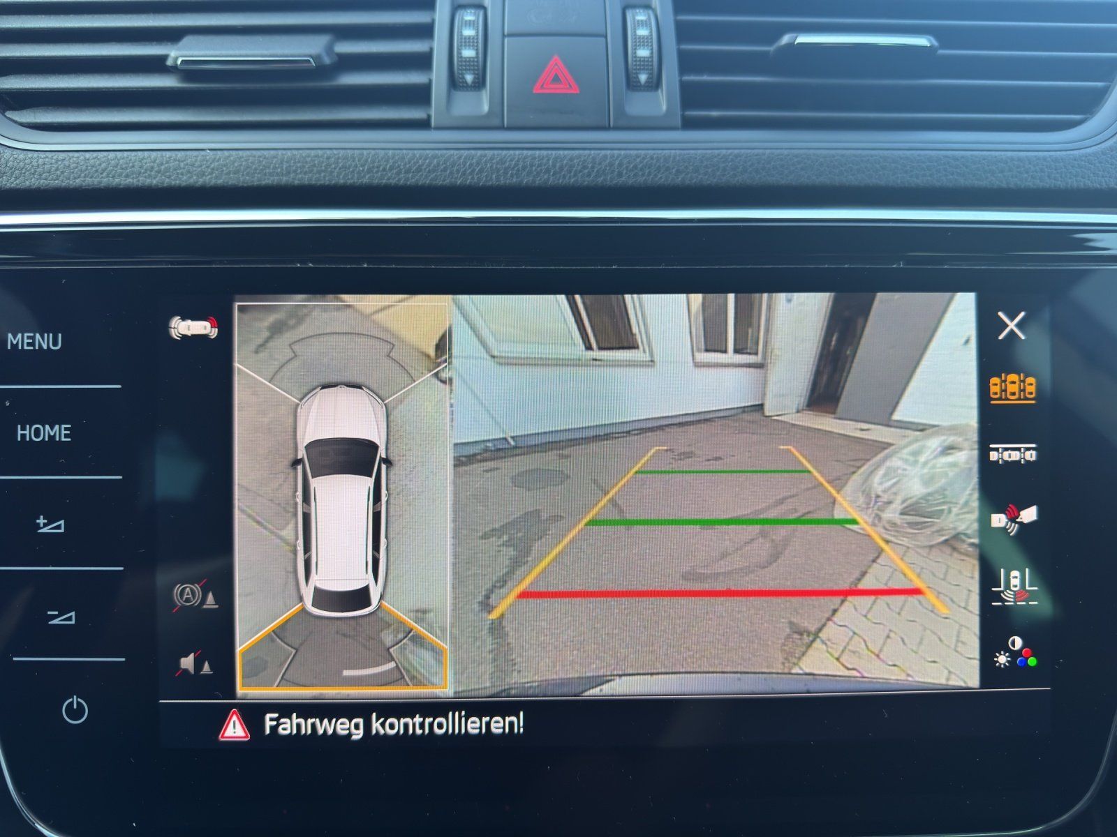 Fahrzeugabbildung SKODA Superb Combi 2.0 TSI Sportline 4x4/AHK/360°CAM/
