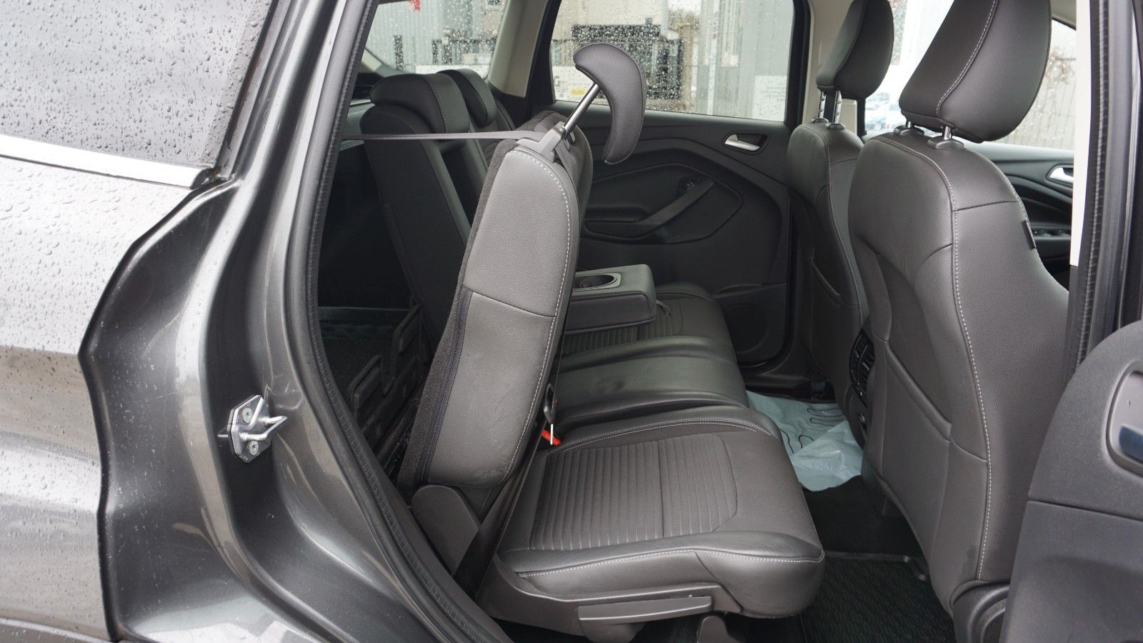 Fahrzeugabbildung Ford Kuga Titanium, Navi, Allrad, PDC, LED