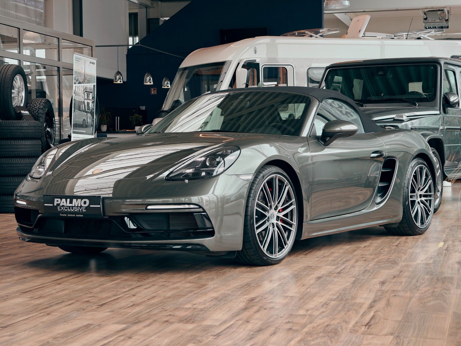 Fahrzeugabbildung Porsche BOXSTER S - 718 AVENTURINGRÜN METALLIC