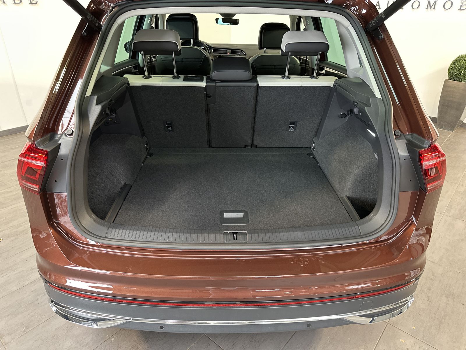Fahrzeugabbildung Volkswagen Tiguan 2.0 TDI DSG Life NAV+MATRIX+ACC+AHK+KAM