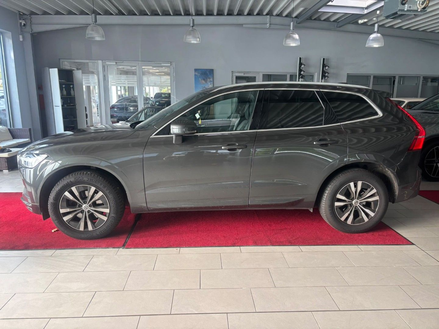 Volvo XC60 Momentum Pro 2WD *HUD/H&KPANO* imagem 3