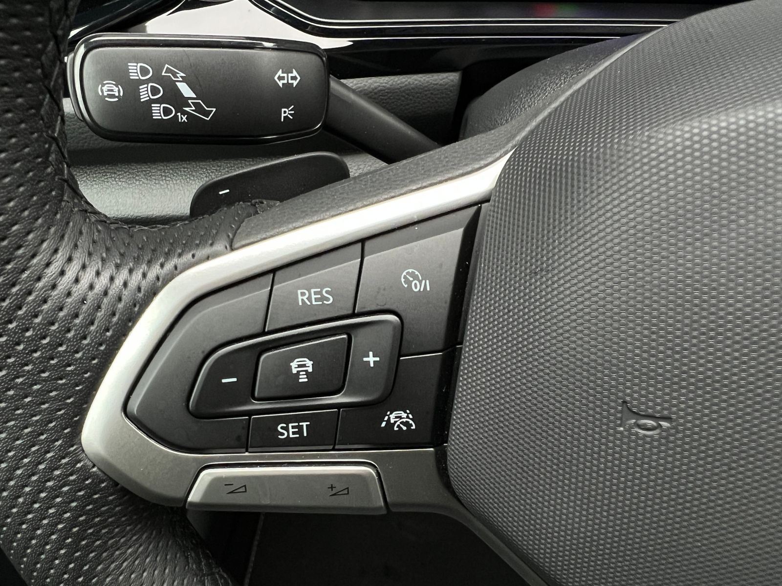 Fahrzeugabbildung Volkswagen T-Roc Cabriolet R-Line 1.5 TSI DSG *AHK, LED, Bl