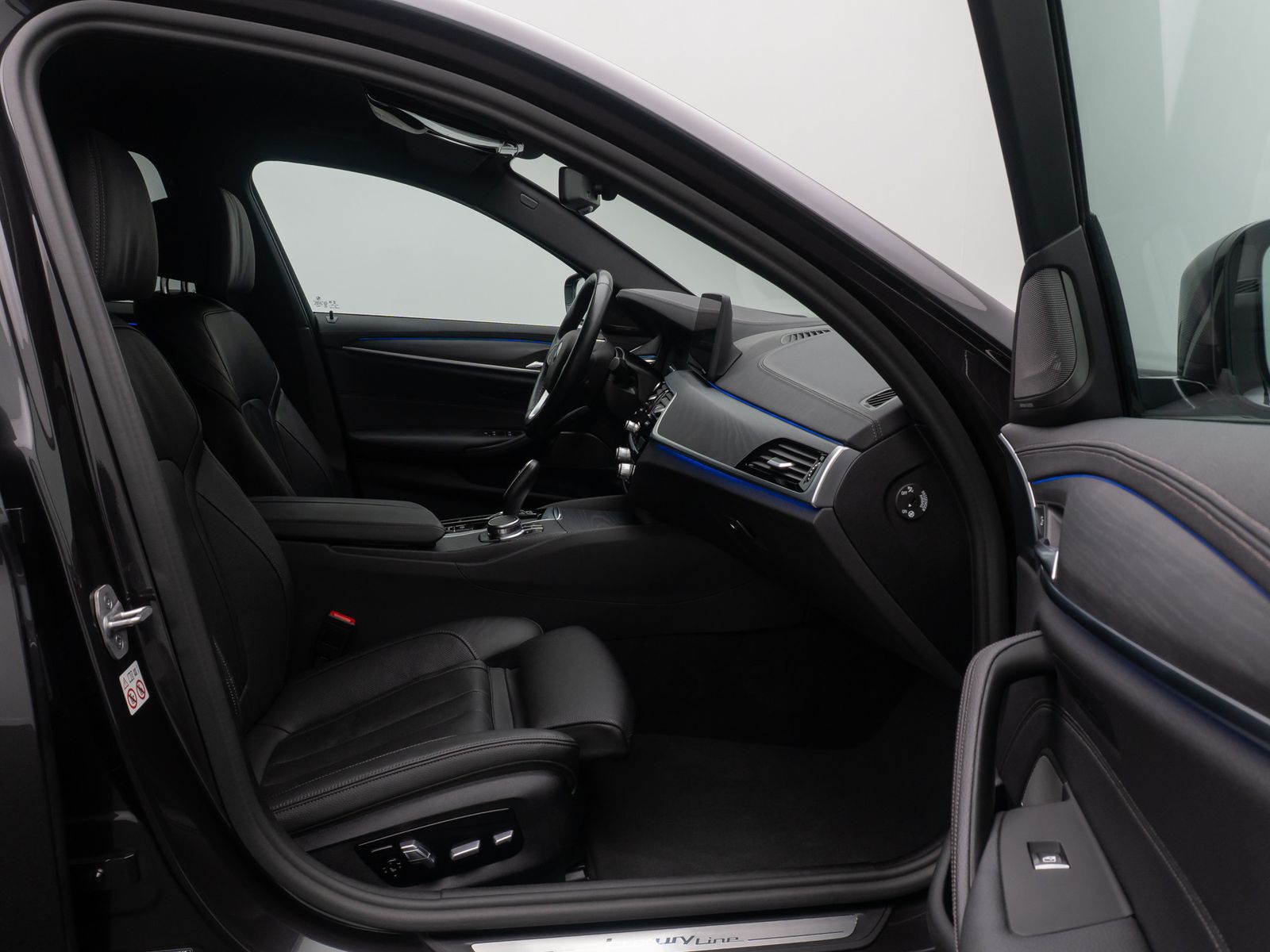 Fahrzeugabbildung BMW 520d xD Luxury Line DAB H/K Laser Kamera 19Zoll