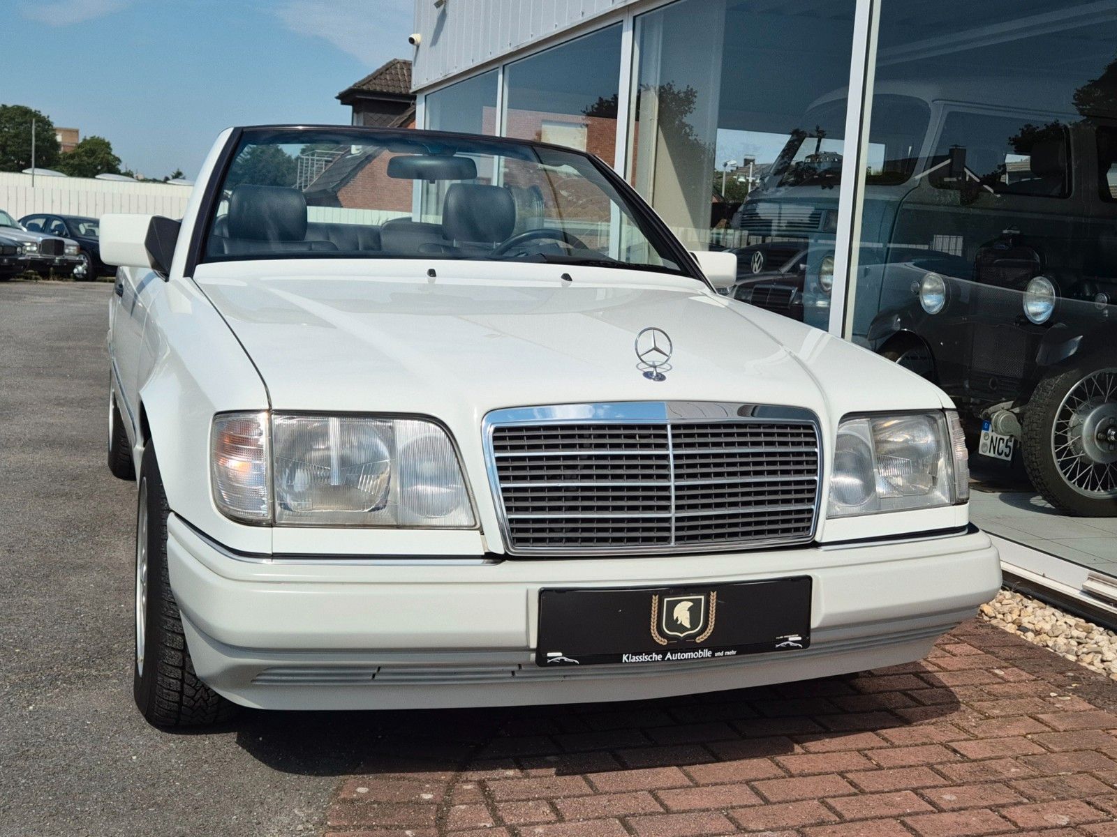 Fahrzeugabbildung Mercedes-Benz E 220 Cabrio/Dt./2. Hand/Daimler-SH/Leder/Klima