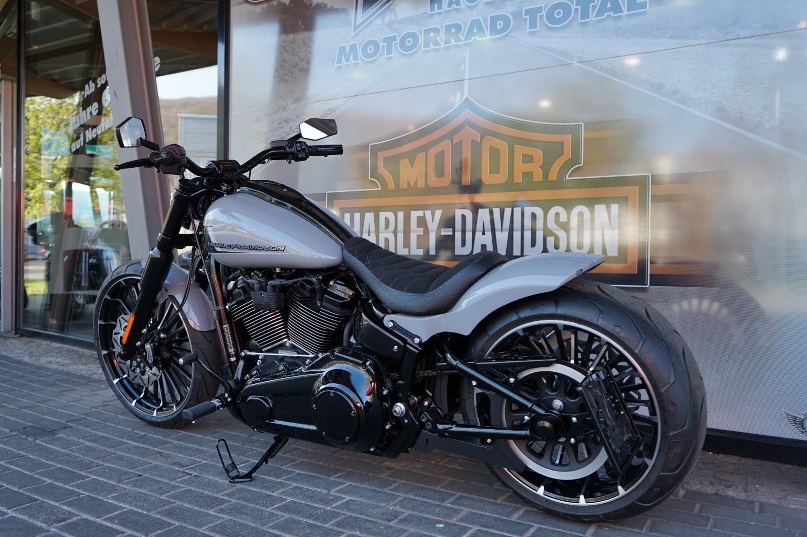 Fahrzeugabbildung Harley-Davidson Softail Breakout 117cui MY 2024 CUSTOMBIKE