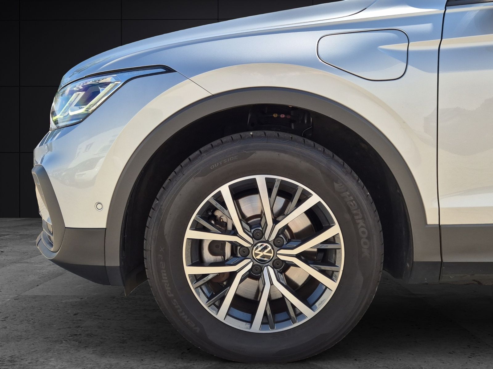 Fahrzeugabbildung Volkswagen Tiguan eHybrid Life DSG Matrix AHK Navi AID ACC