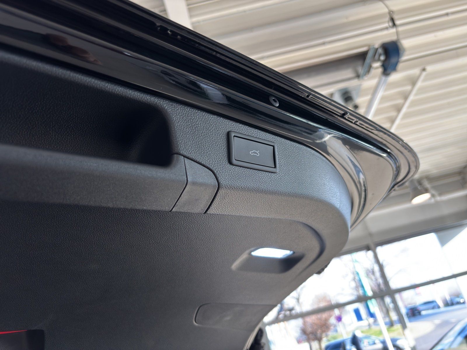 Fahrzeugabbildung SKODA Superb Combi L&K 2,0 TDI 142 kW DSG 4x4