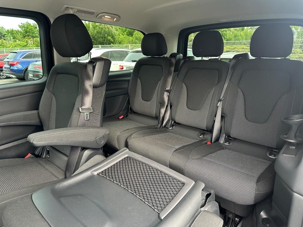Fahrzeugabbildung Mercedes-Benz V 300 d STYLE Lang AHK SHZ STH KlimaA KAM BremsA