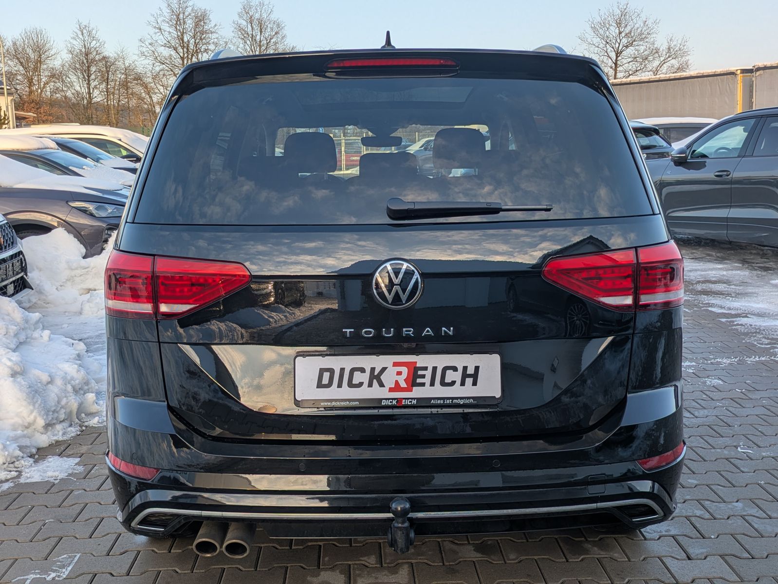 Fahrzeugabbildung Volkswagen Touran 2.0 DSG R-Line High. Pano 7-Si IQ.Dri AHK