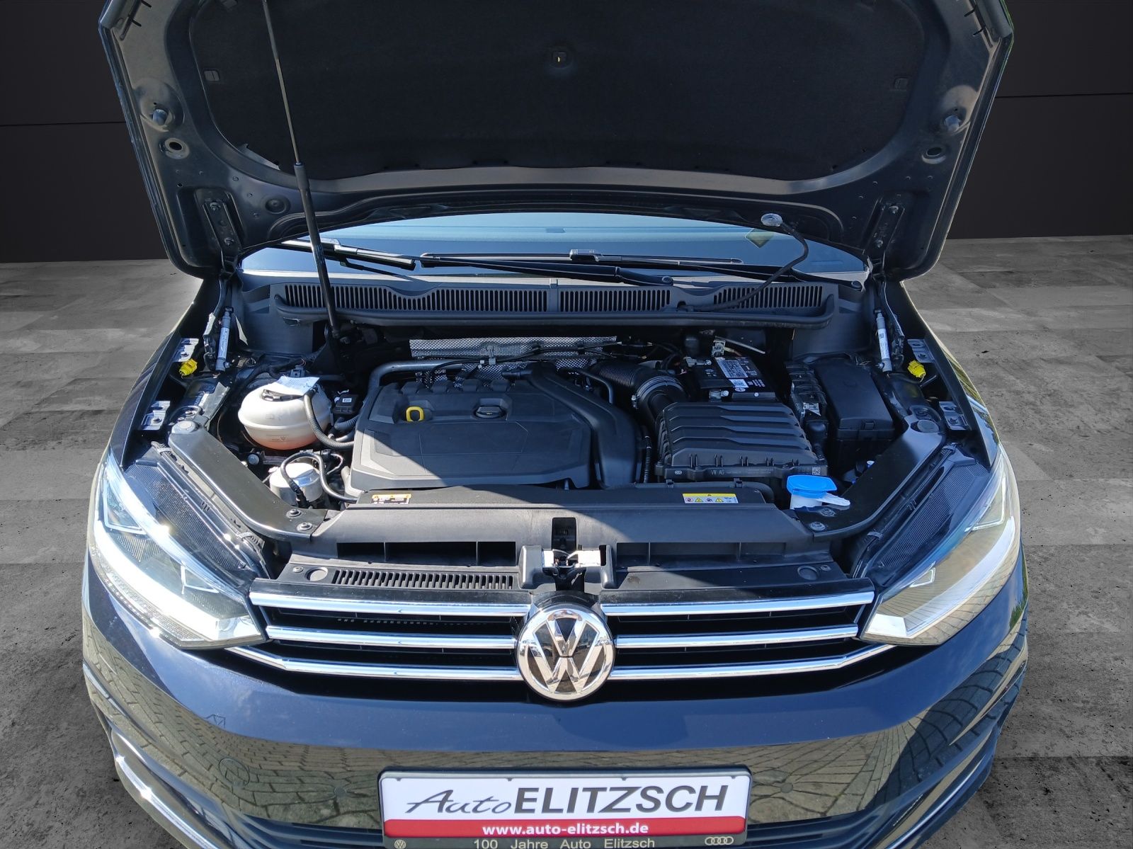 Fahrzeugabbildung Volkswagen Touran TSI United 7-Si Navi PDC SH LM