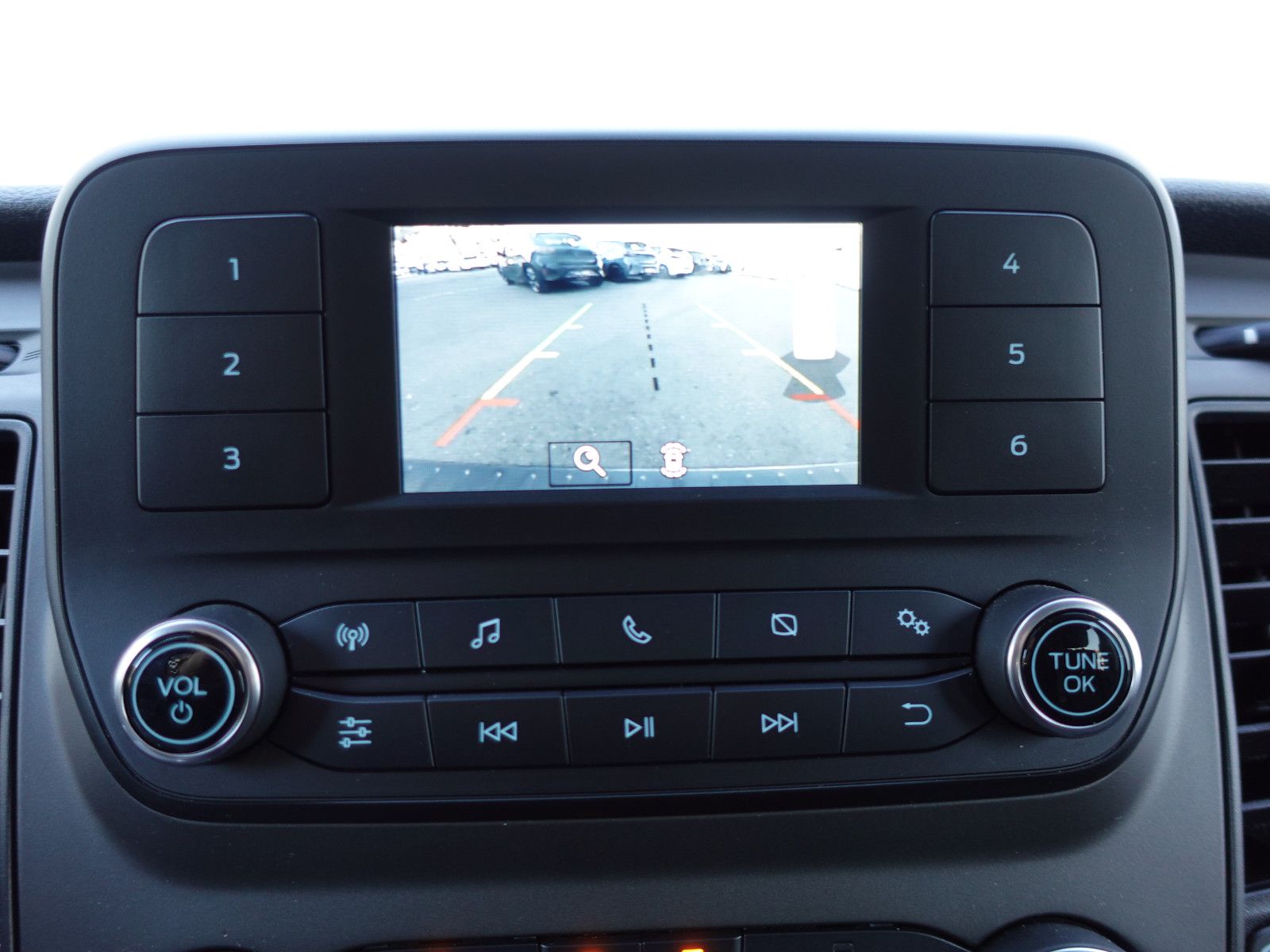 Fahrzeugabbildung Ford Transit Custom Kombi L2,9Sitze,Kamera,Trittbrett