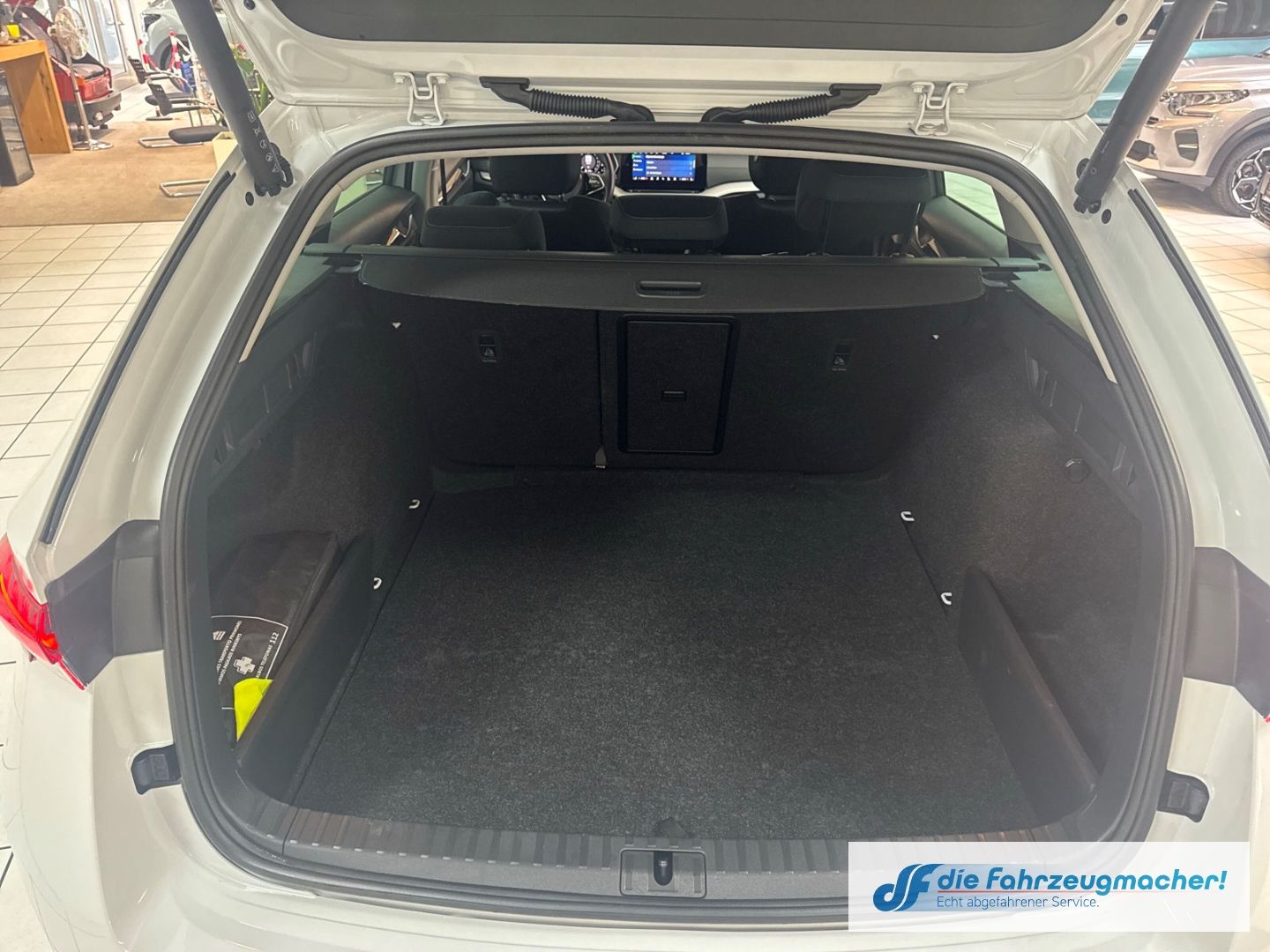 Fahrzeugabbildung SKODA Octavia Combi 1.5 TSI mHEV 85 kW Selection Navi