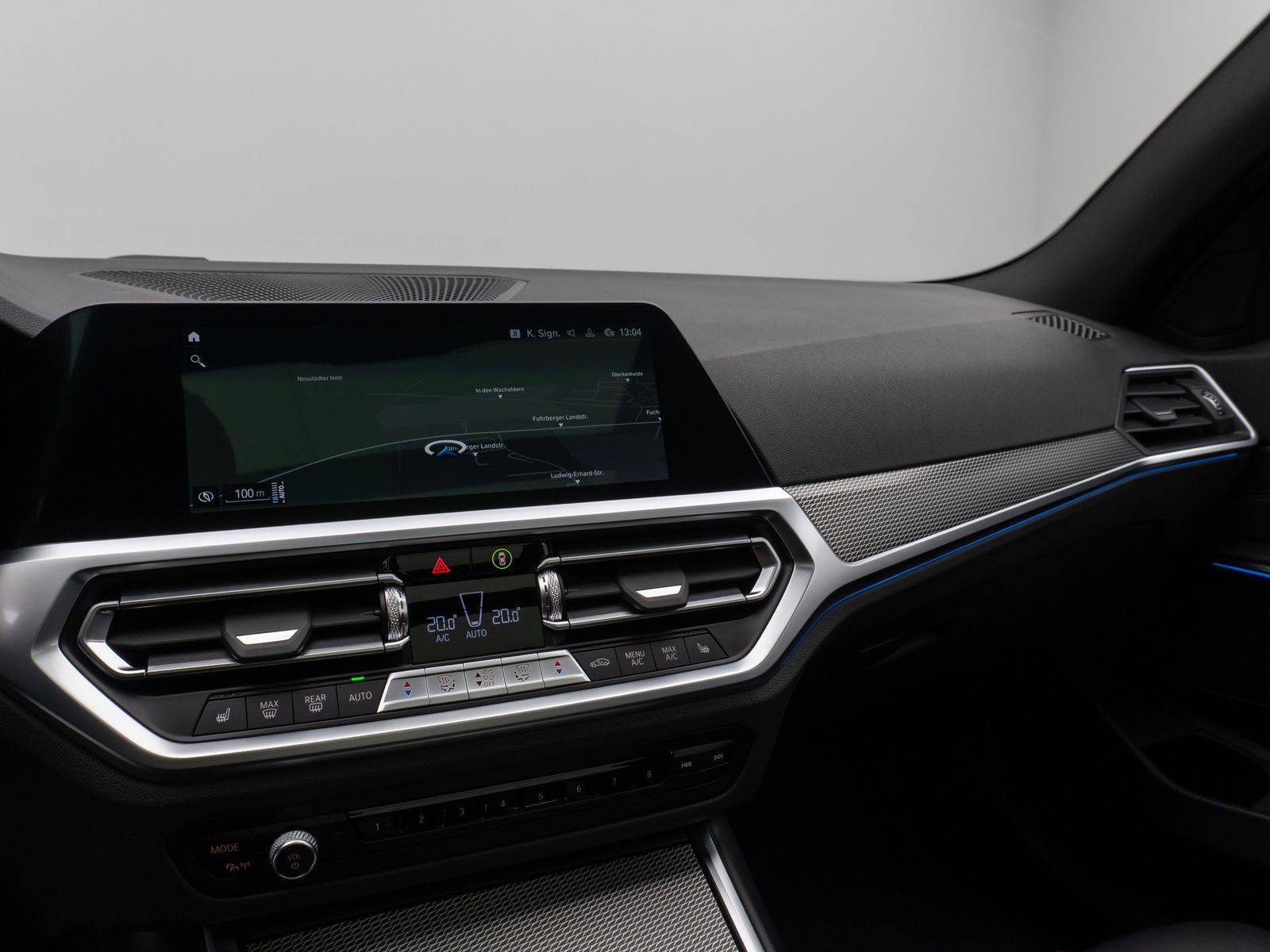 Fahrzeugabbildung BMW 330e  M Sport Panorama Laser Kamera HUD HiFi