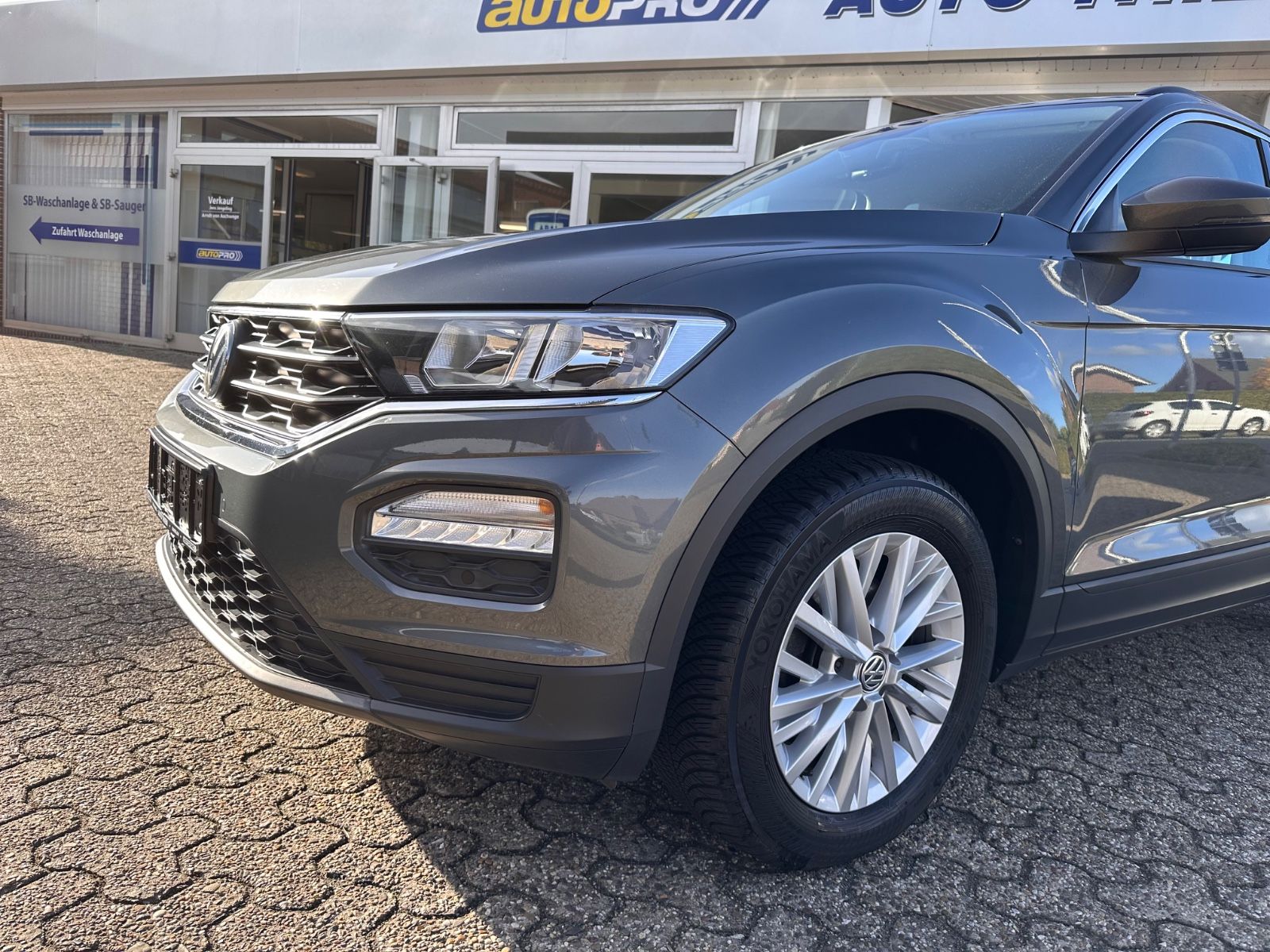 Fahrzeugabbildung Volkswagen T-Roc 1.0 TSI AHK/Navi/APP/PDC/GJR/LM 16"