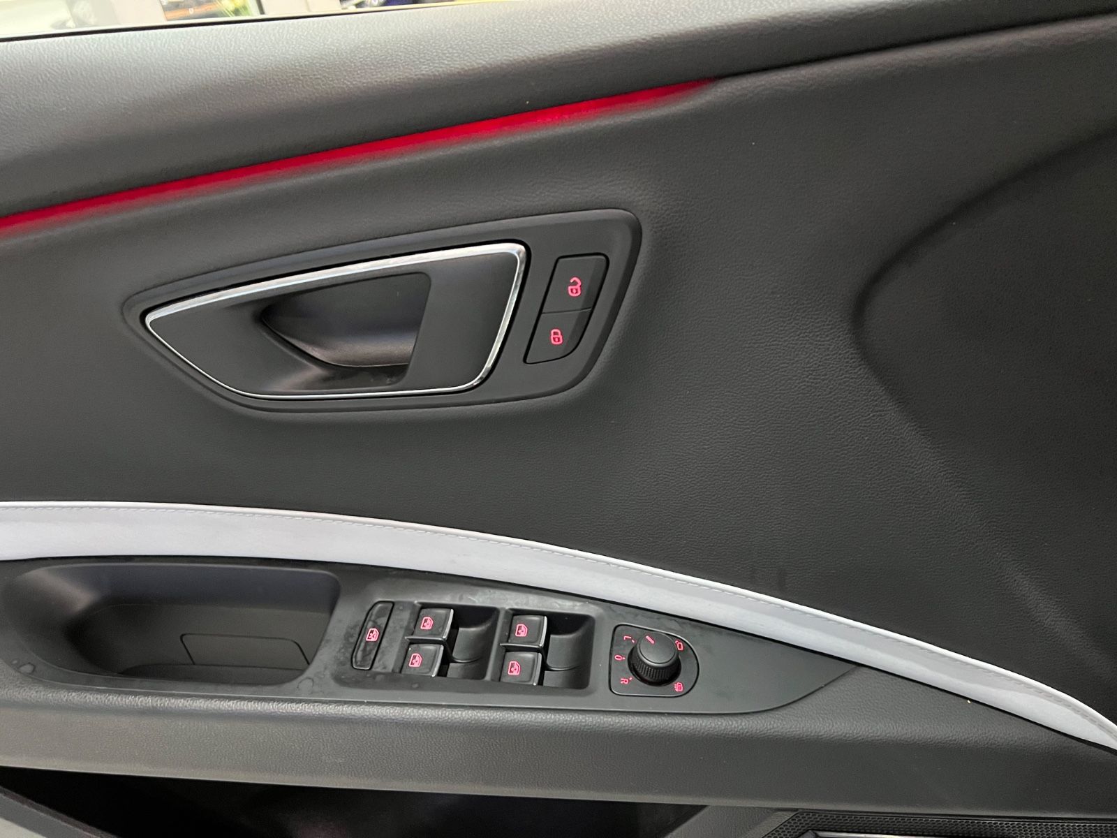 Fahrzeugabbildung SEAT Leon Cupra 290 DSG *ORANGE LINE * SCHALENSITZE *
