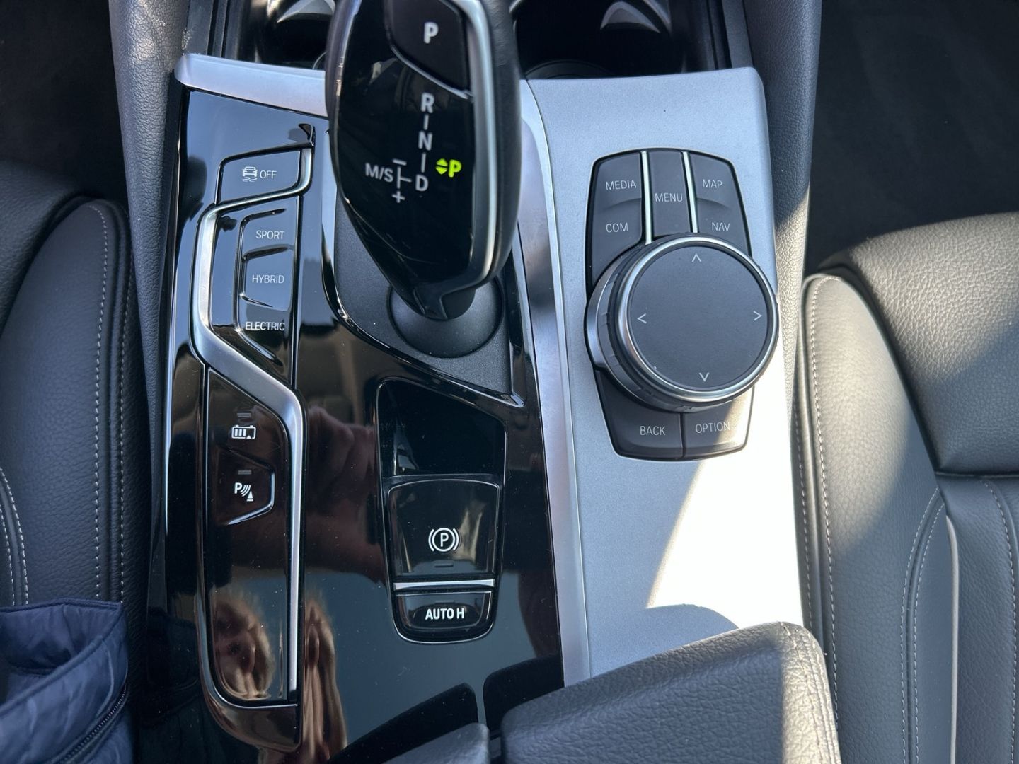Fahrzeugabbildung BMW 530 e Touring Panorma Komfortsitze Head-Up WLAN