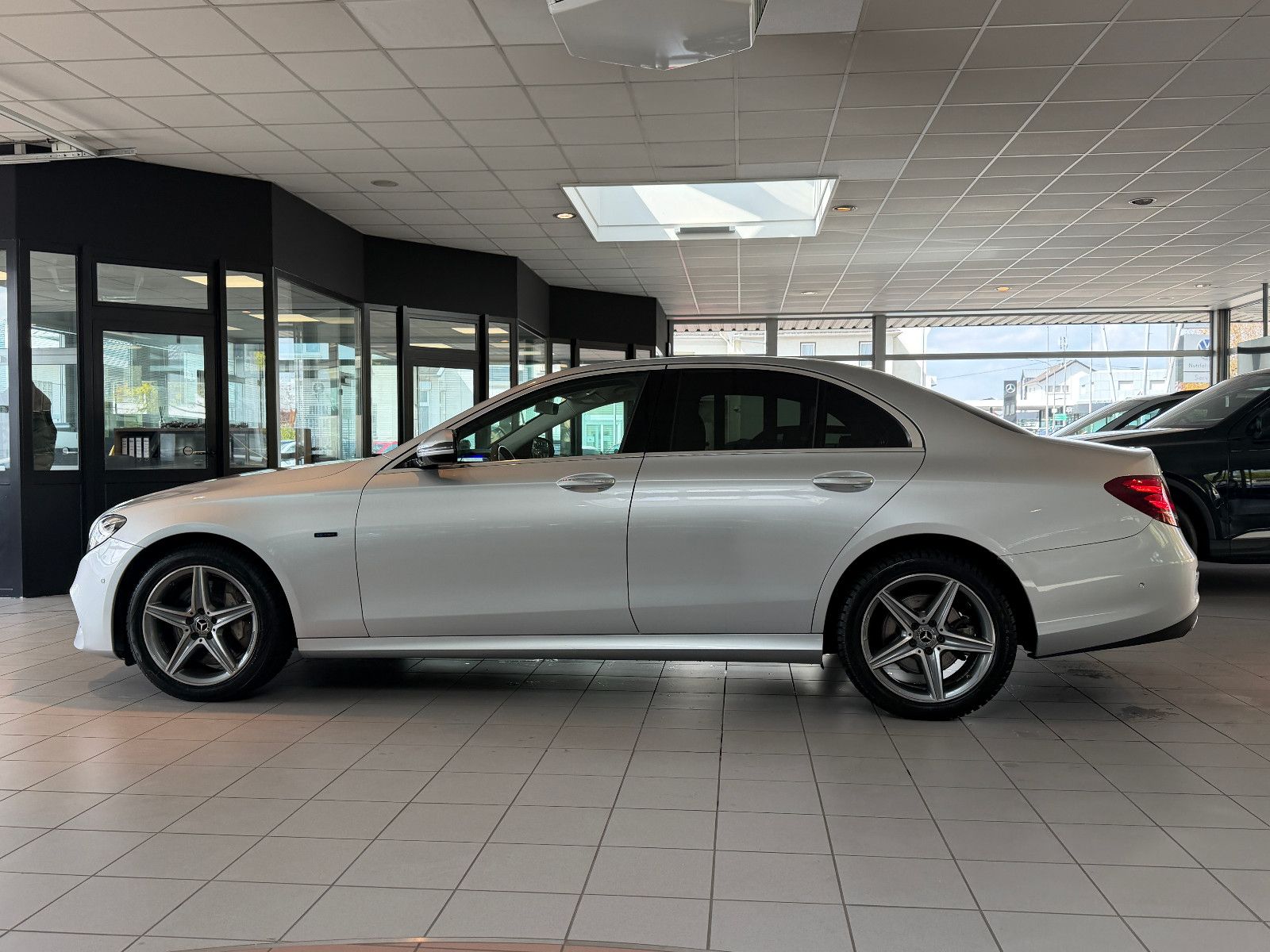 Fahrzeugabbildung Mercedes-Benz E 300 de/AMG/HEAD-UP/VIRTUAL/AMBIENTE/BURMESTER/