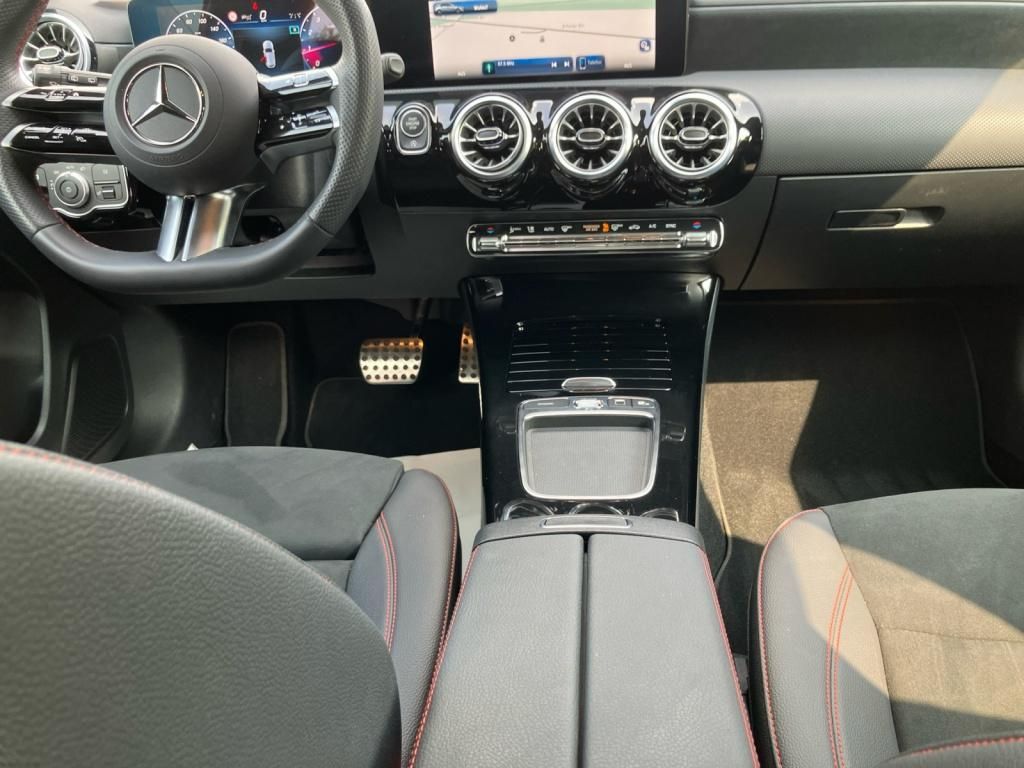 Fahrzeugabbildung Mercedes-Benz A 200 Kompaktlimousine AMG*LED*SpurH*SHZ*PDC*RFK