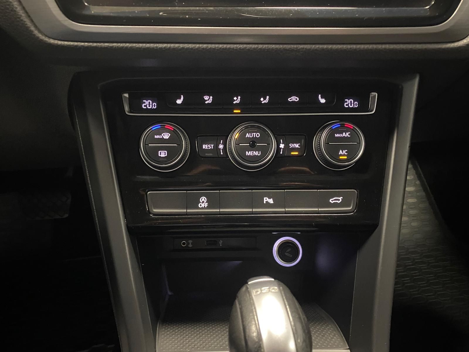 Fahrzeugabbildung Volkswagen Touran 1.4 TSI  Comfortline BMT/Star+ACC+3ZKLIMA