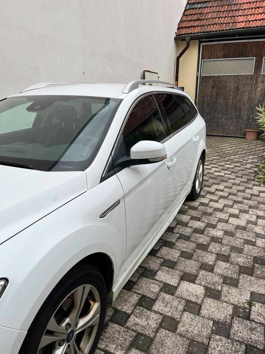 Ford Mondeo 2012 — rear view