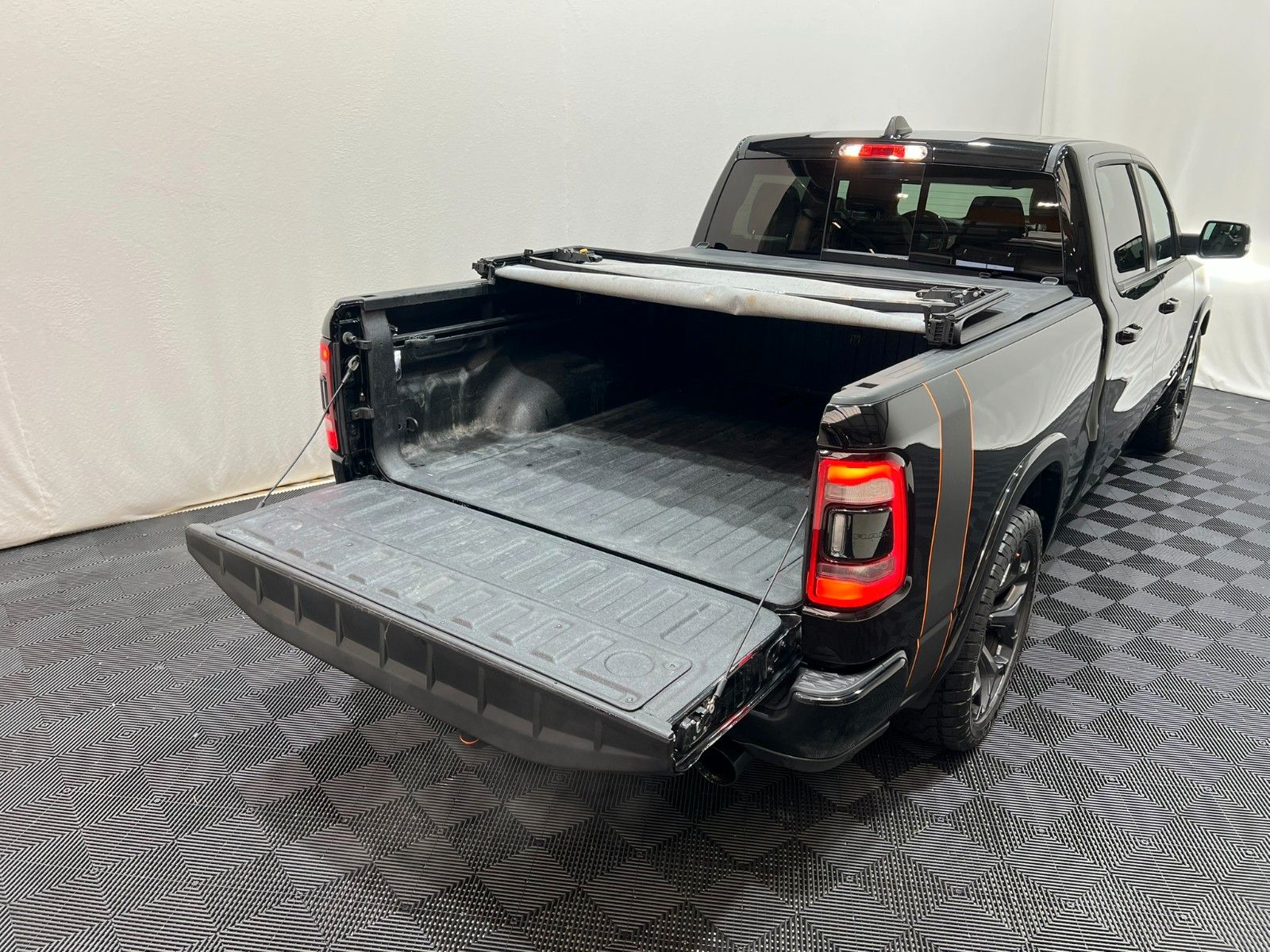 Fahrzeugabbildung Dodge RAM 1500 LIMITED NIGHT CREW CAB 4X4 *RTR UMBAU*