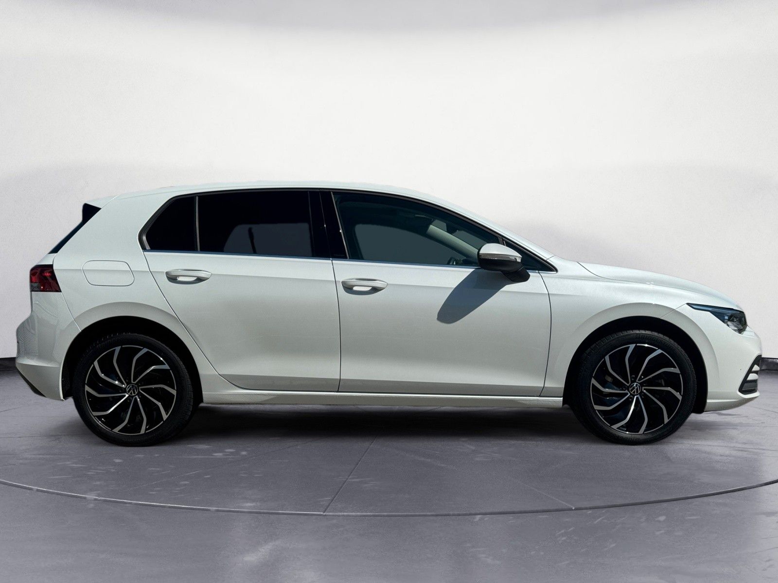 Golf Style Plug-In-Hybrid Navi Panoramadach
