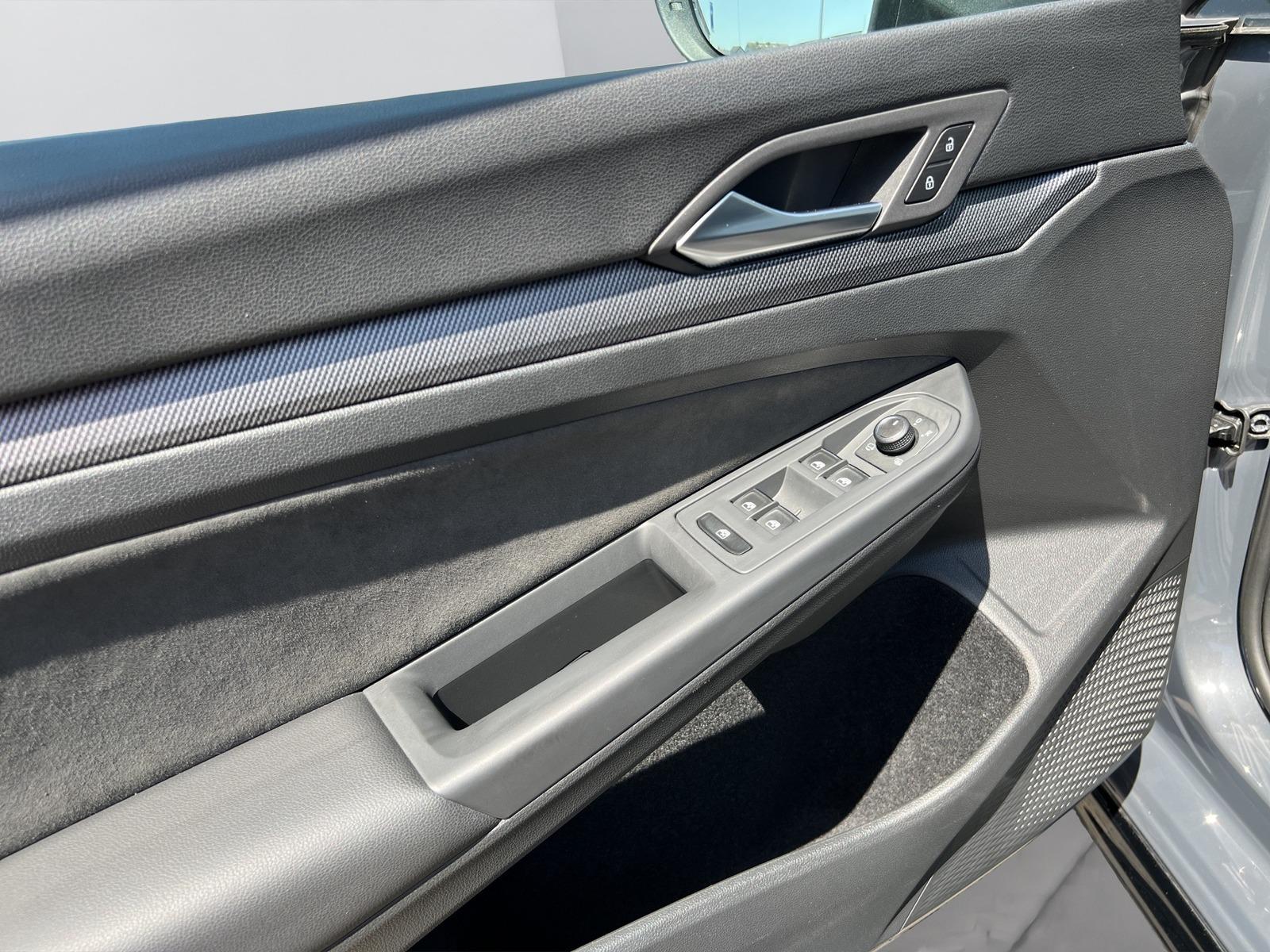 Volkswagen Golf VIII 1.5TSI R-Line LED/ACC/RFK/CARPLAY/SHZ, миниатюра 28
