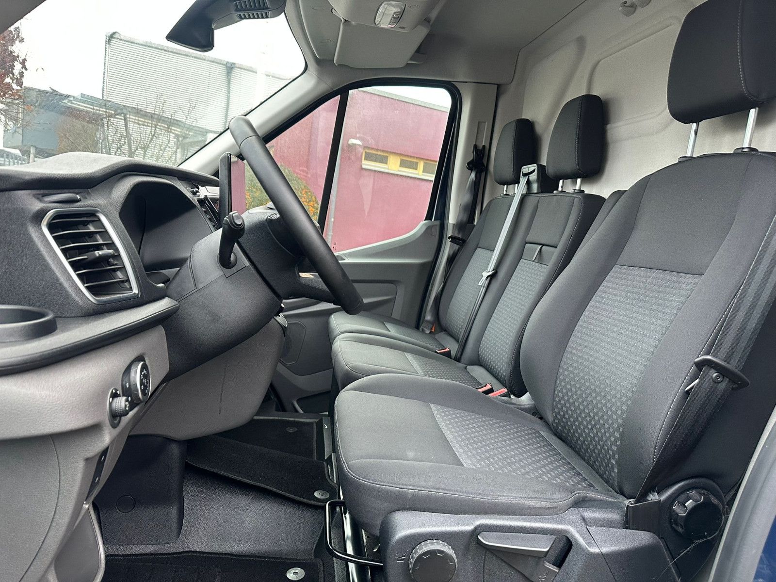 Fahrzeugabbildung Ford Transit E 390  L3H2 *KeyFree*NAVI*HOLZBODEN