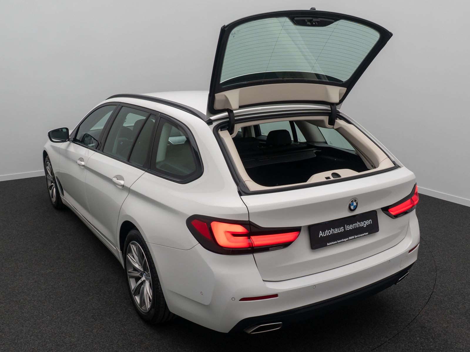 Fahrzeugabbildung BMW 520d Alarm AHK CockpitPlus Stop&go Kamera DAB