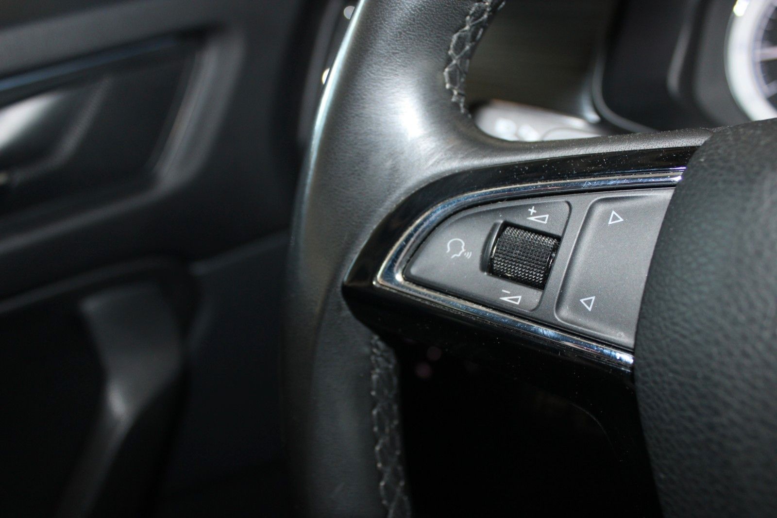 Fahrzeugabbildung SKODA Kodiaq DSG 4x4 SOLEIL LED AHK LEDER ACC STDHZ