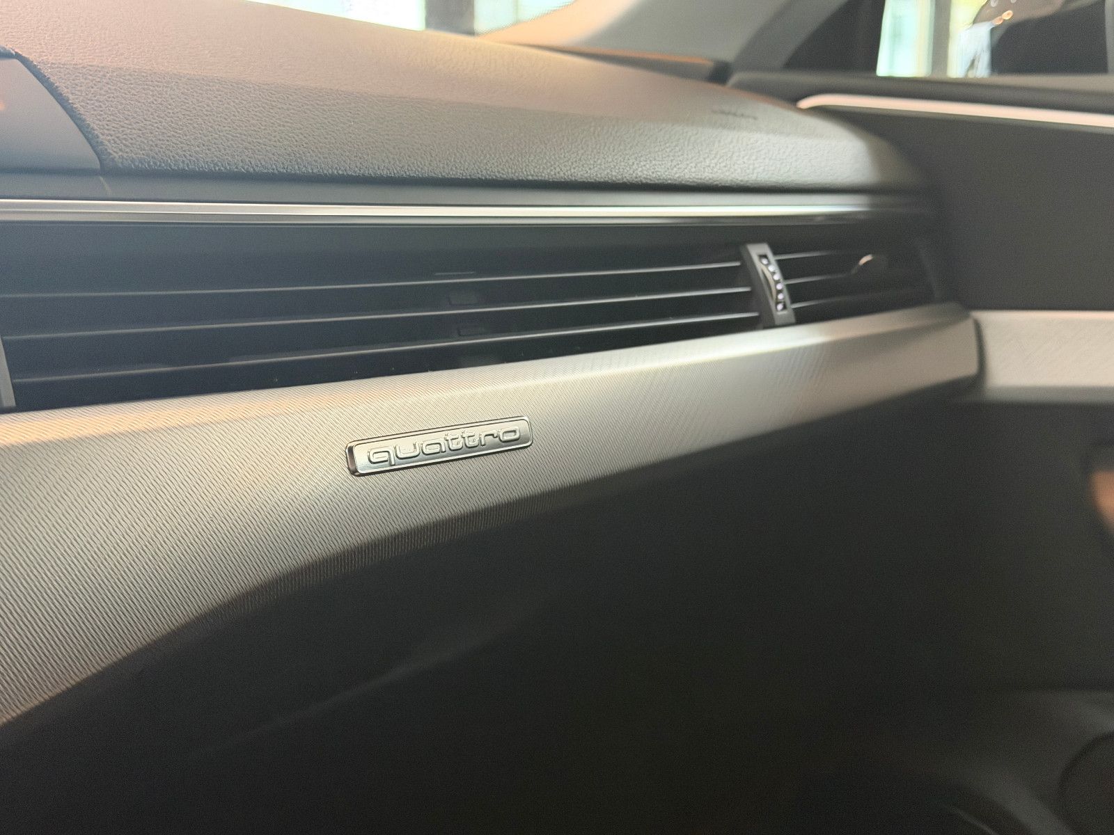 Fahrzeugabbildung Audi A5 Sportback 45 TFSI quattro /VIRTUAL/KAMERA/SHZ