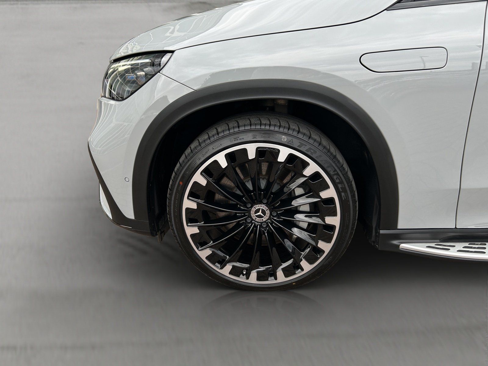 Fahrzeugabbildung Mercedes-Benz EQE 500 SUV AMG Prem+ AHK Sitzklima AIRMATIC HAL