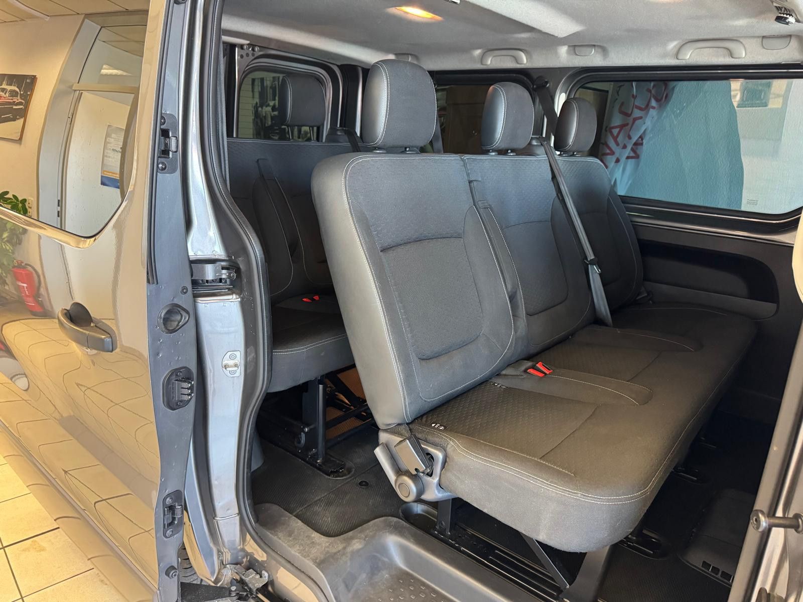 Fahrzeugabbildung Opel Vivaro Combi L1H1  2,7t/ ATM mit Belegen 72700Km