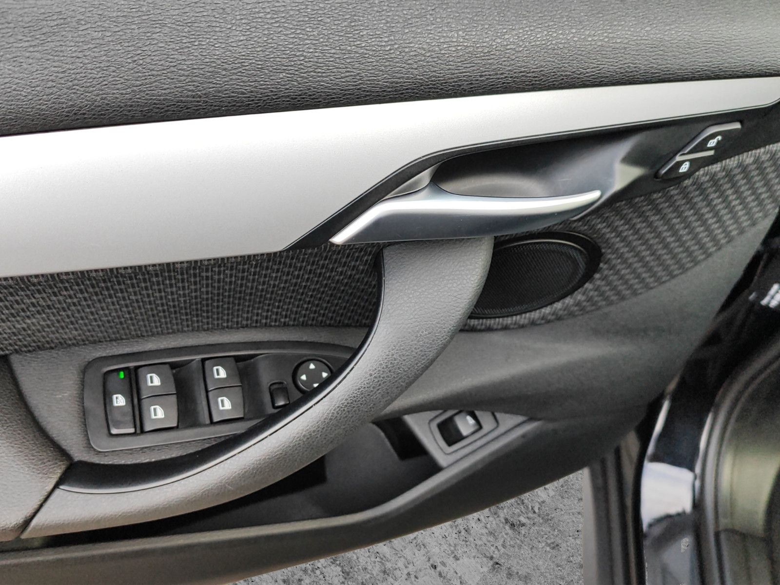 Fahrzeugabbildung BMW X1 sDrive 20 i Advantage*Automatik*Navi*DAB*PDC