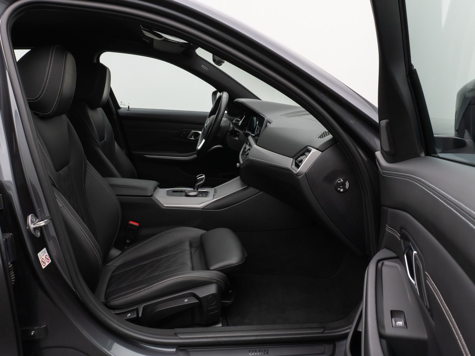 Fahrzeugabbildung BMW 320d DAB HiFi CockPitPro Lordos Alarm PDC Sport